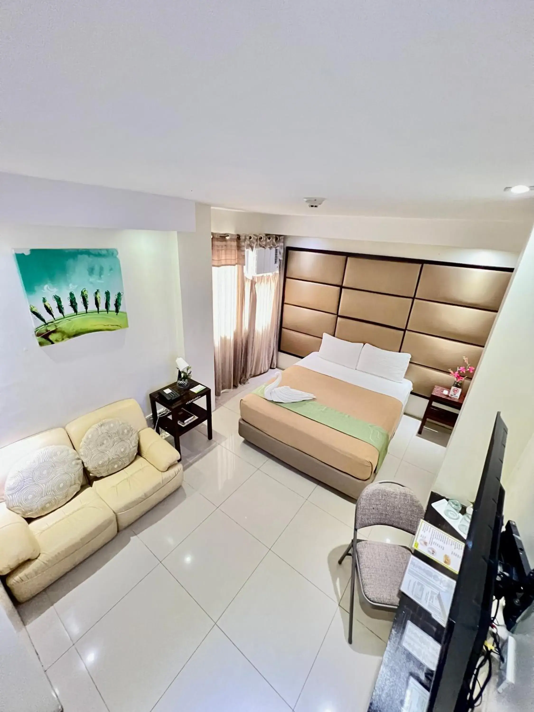 Family Room in Canberry Hotel Family Room in Canberry Hotel