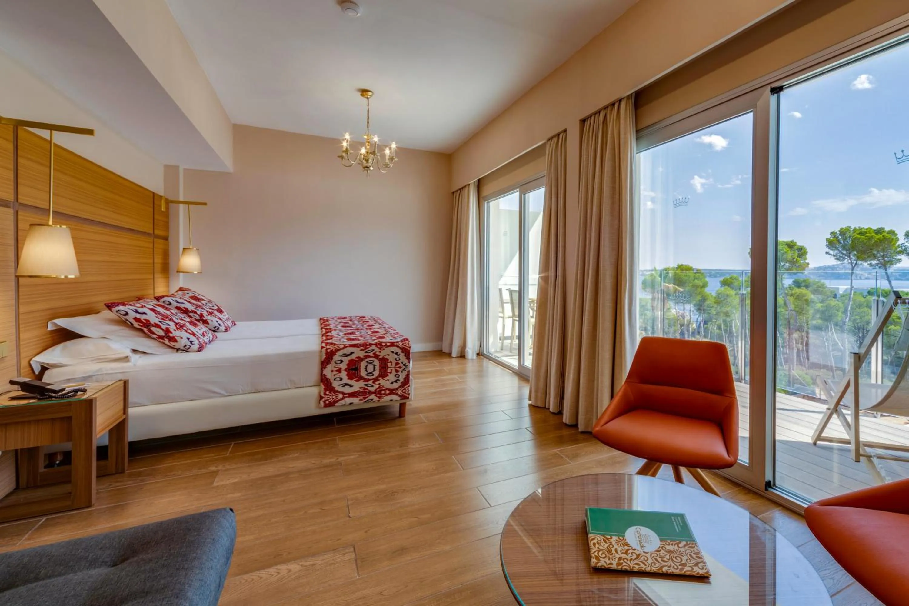 Photo of the whole room, Bed in Hotel Coronado Thalasso & Spa