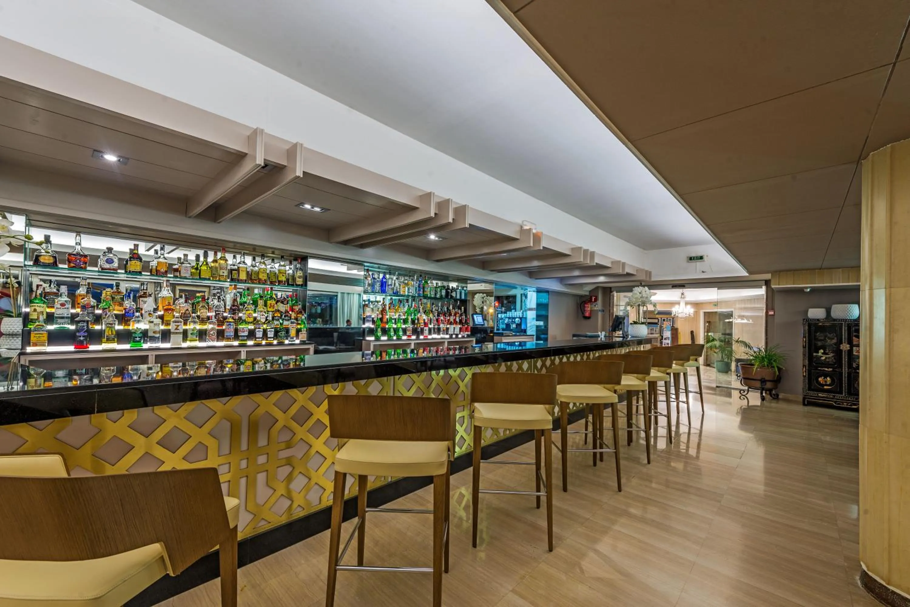 Lounge or bar in Hotel Coronado Thalasso & Spa