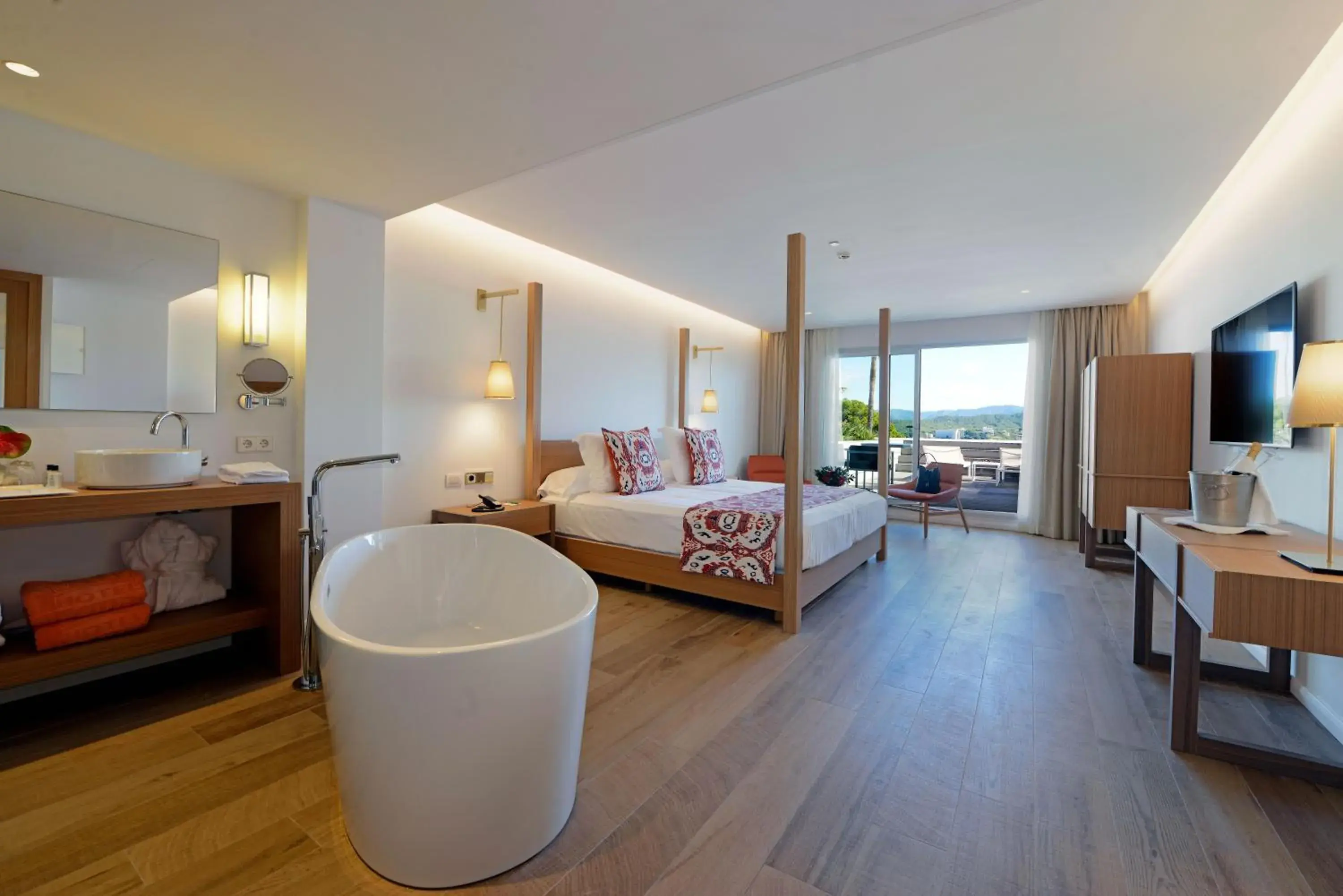 Premium Suite with Pool Access - Adults Only - SPA Access Included in Hotel Coronado Thalasso & Spa Premium Suite with Pool Access - Adults Only - SPA Access Included in Hotel Coronado Thalasso & Spa