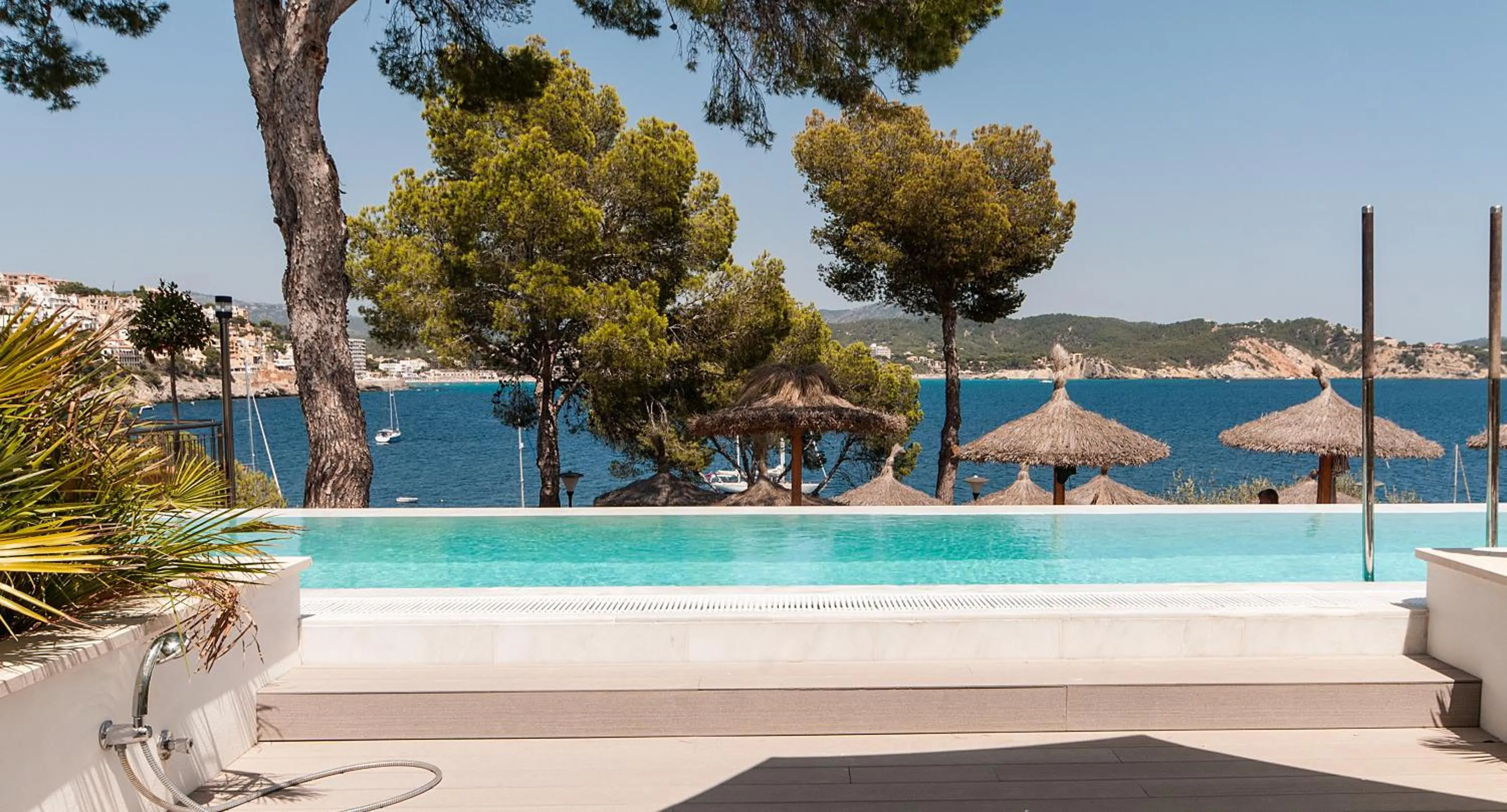 Bedroom in Hotel Coronado Thalasso & Spa