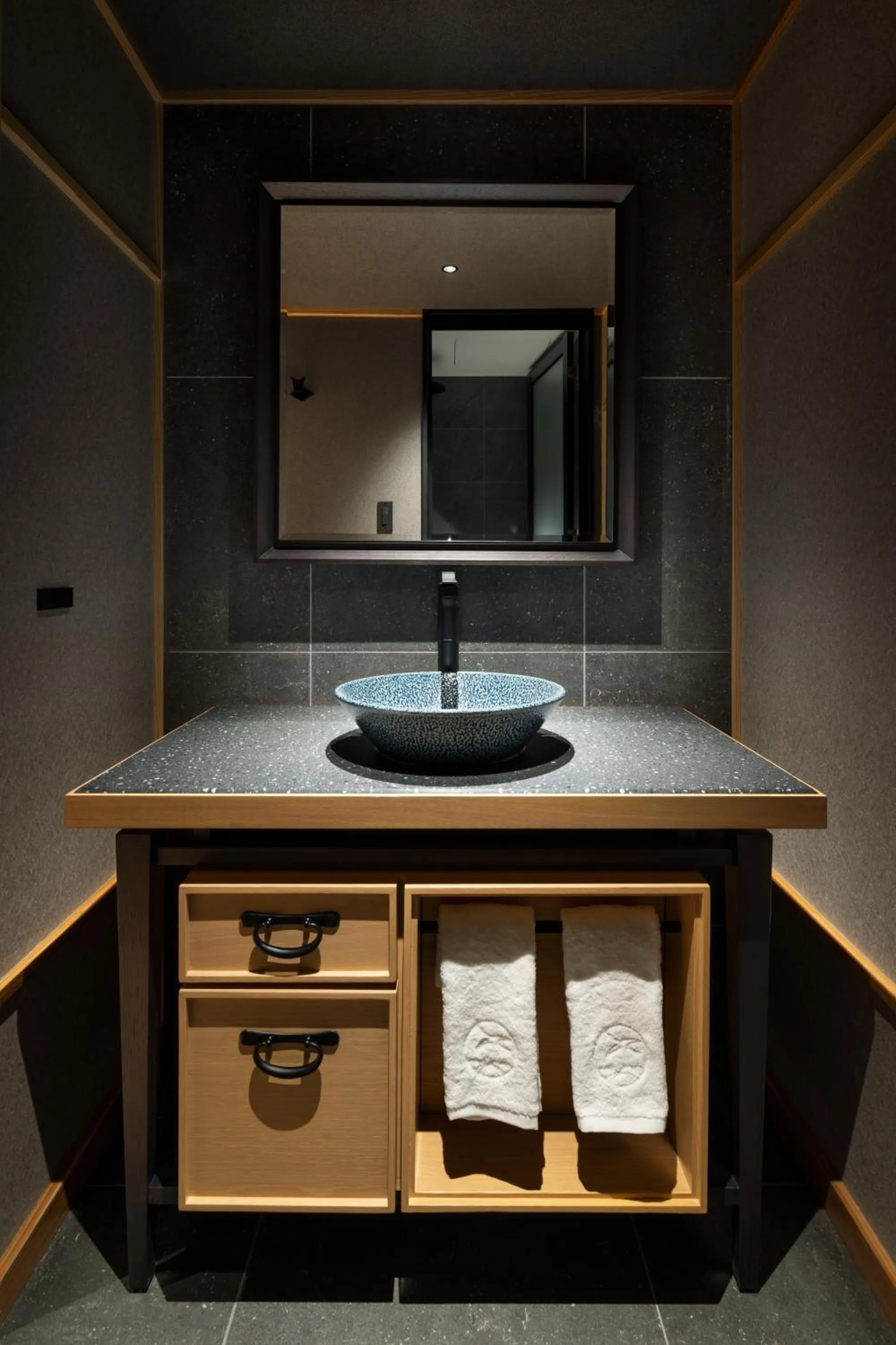 Photo of the whole room in Yakakutei