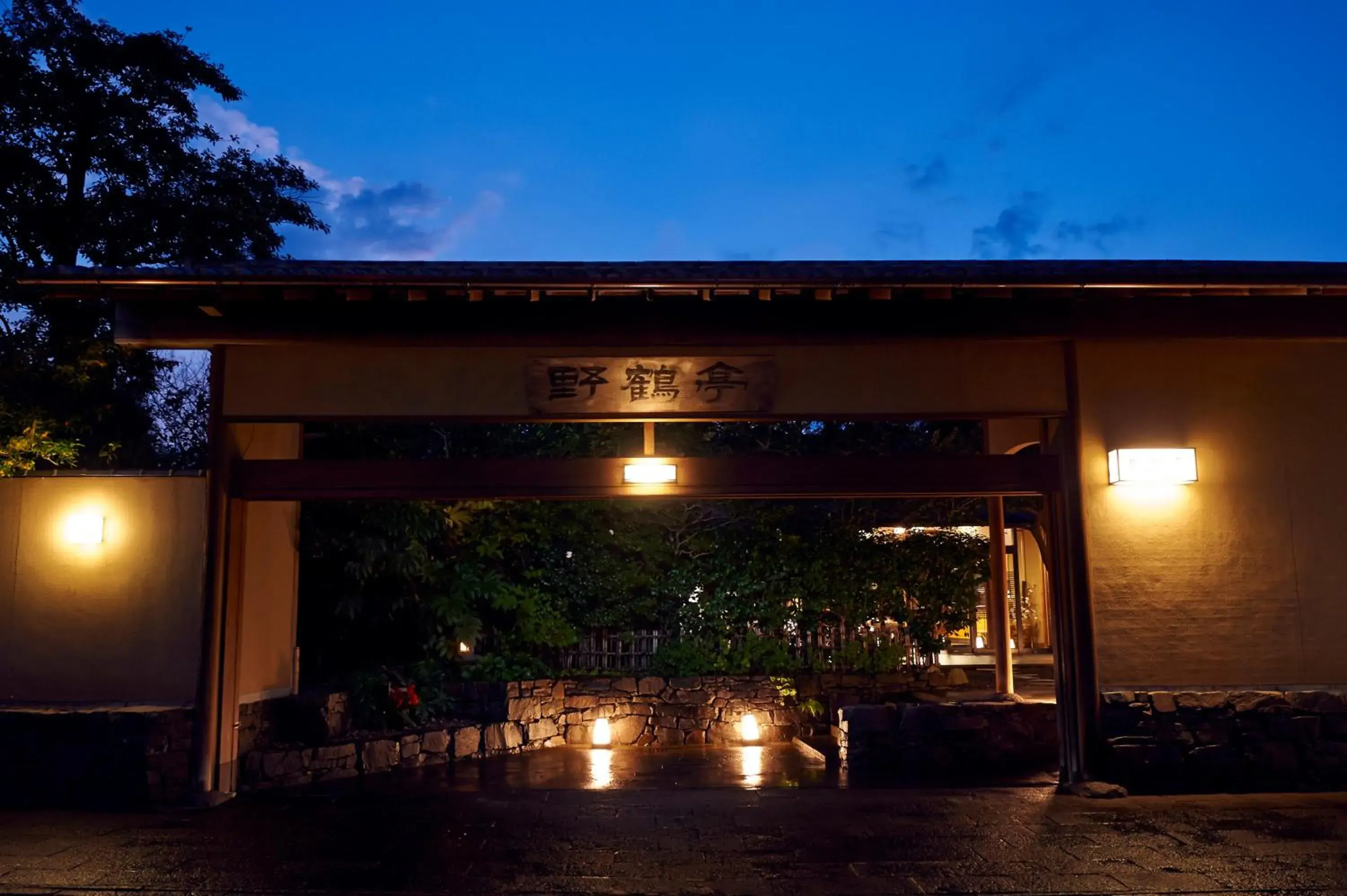 Facade/entrance in Yakakutei Facade/entrance in Yakakutei