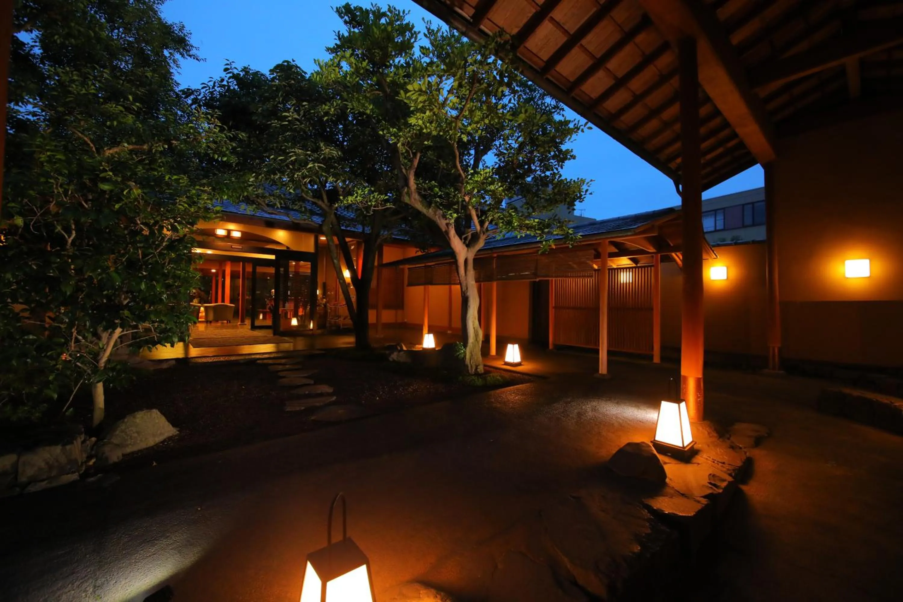 Property building in Yakakutei