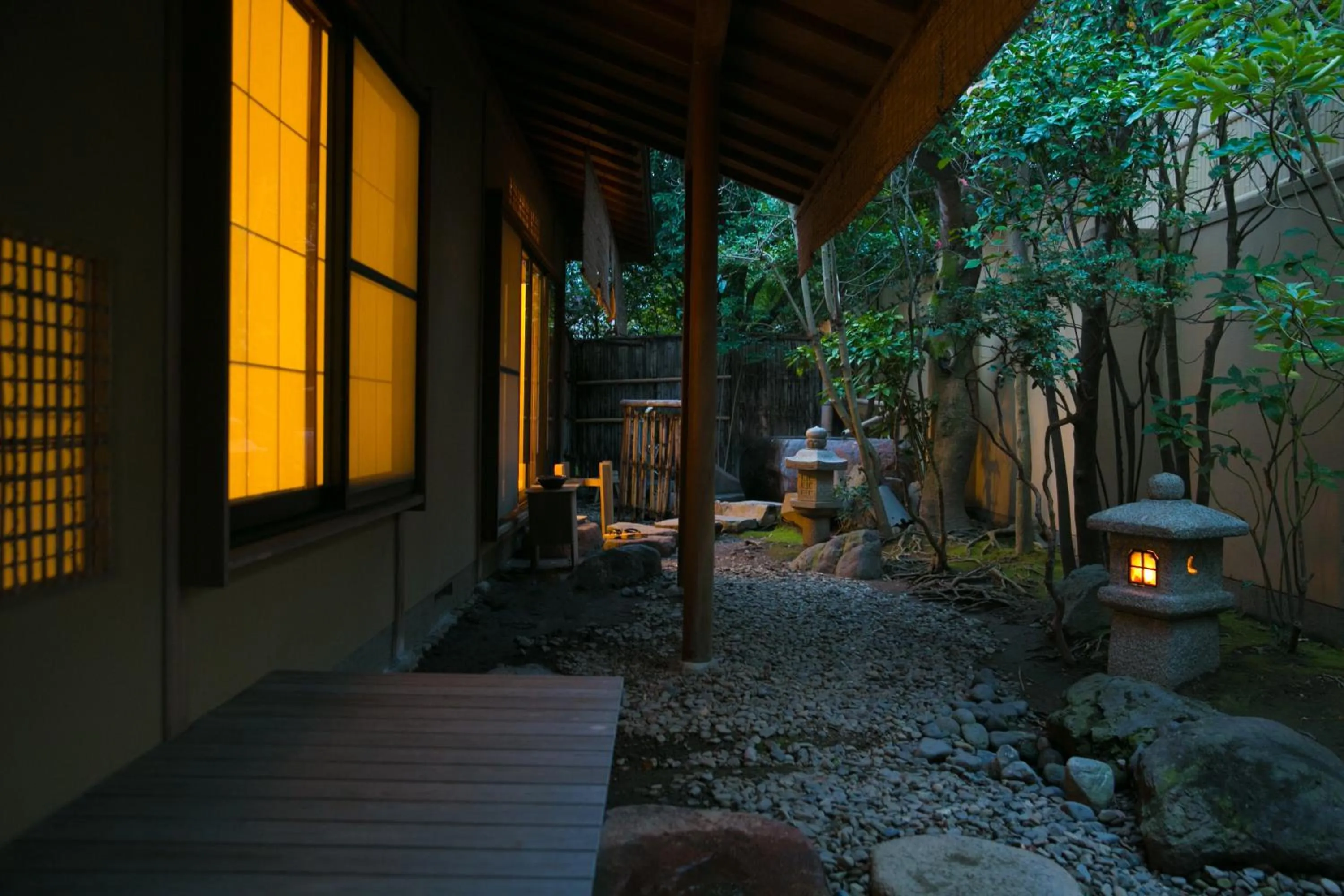 Photo of the whole room in Yakakutei