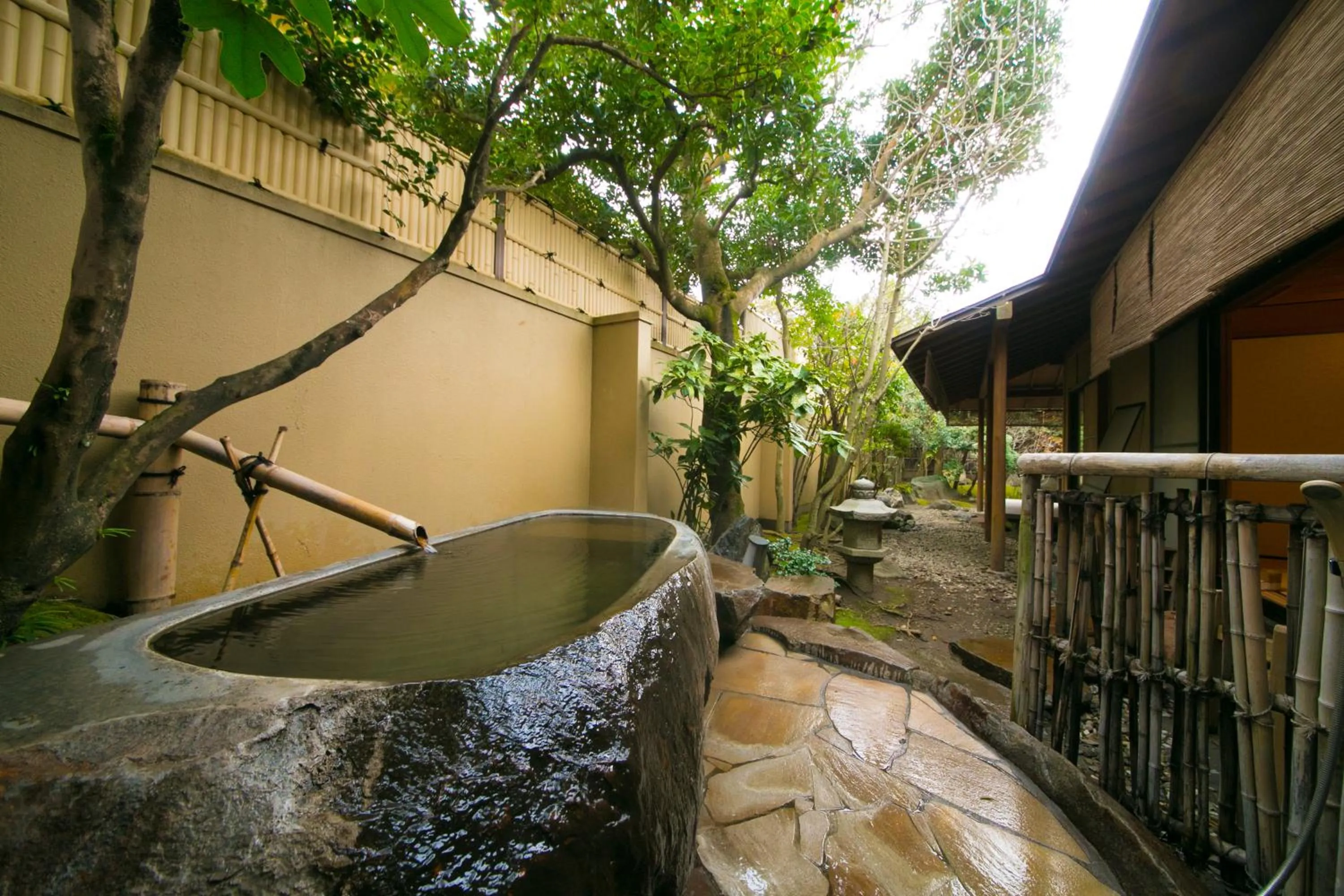 Photo of the whole room in Yakakutei