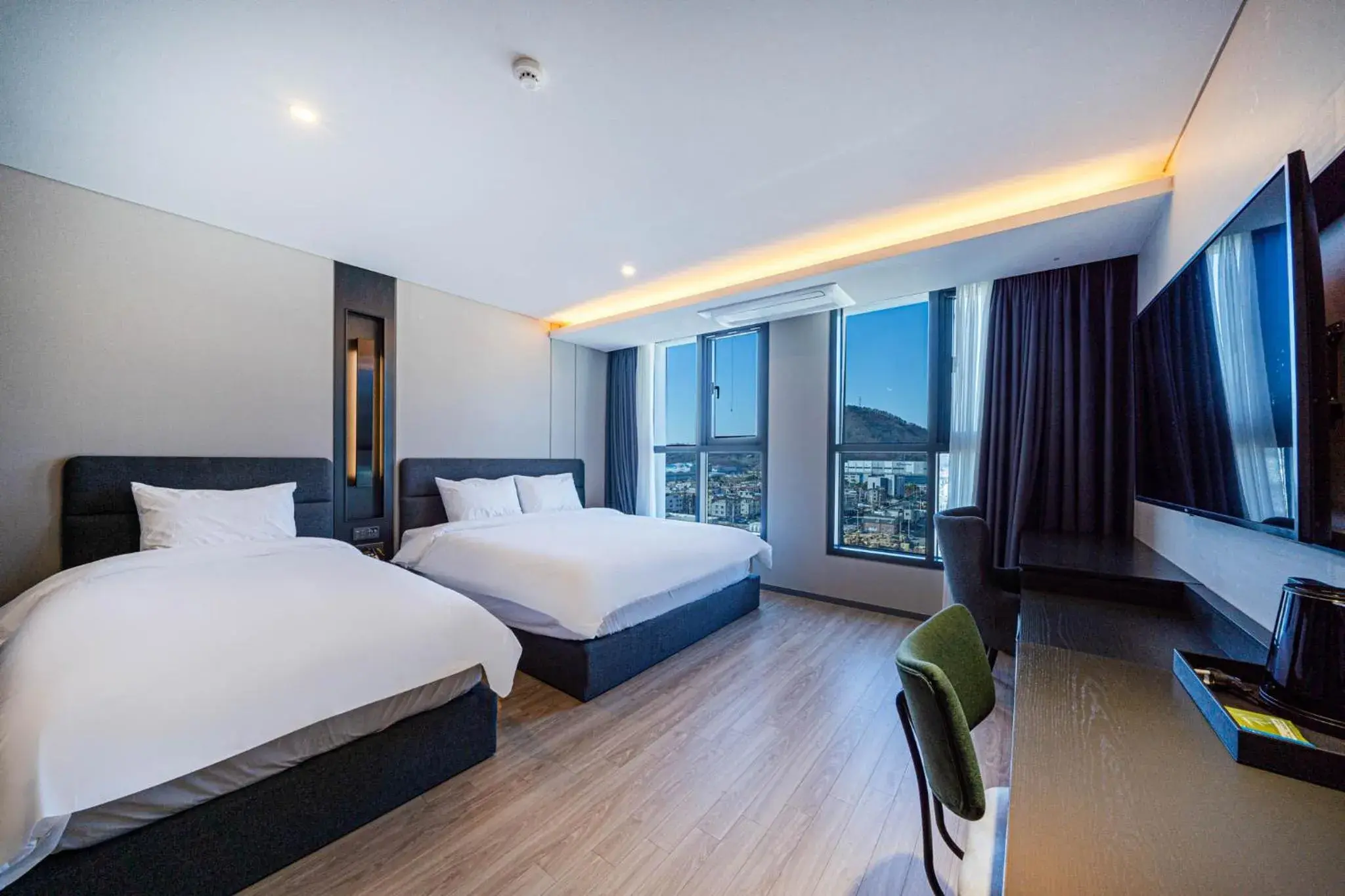 Photo of the whole room, Bed in The Western Busan Hotel By STAYNEO Photo of the whole room, Bed in The Western Busan Hotel By STAYNEO