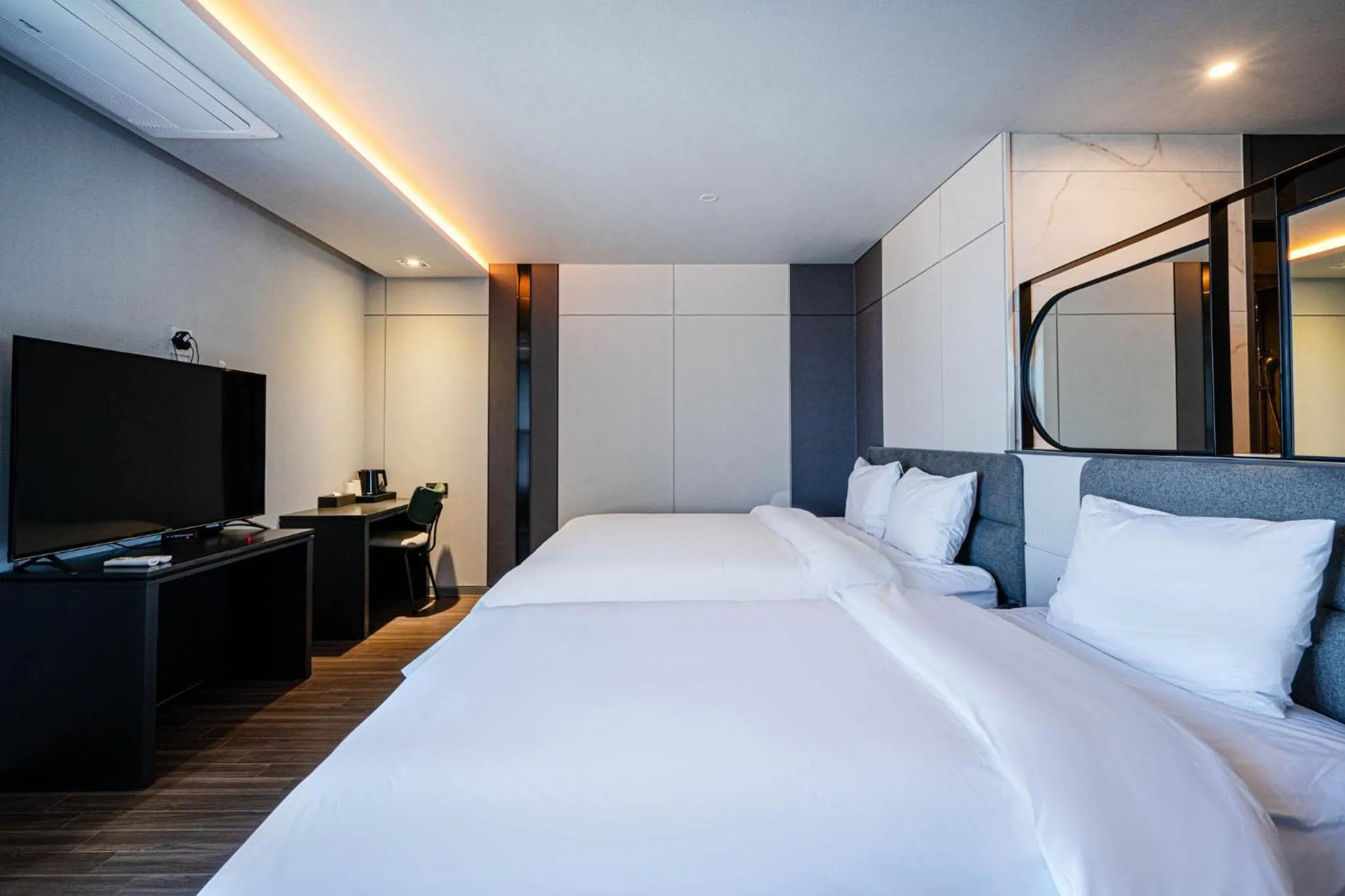 Photo of the whole room, Bed in The Western Busan Hotel By STAYNEO