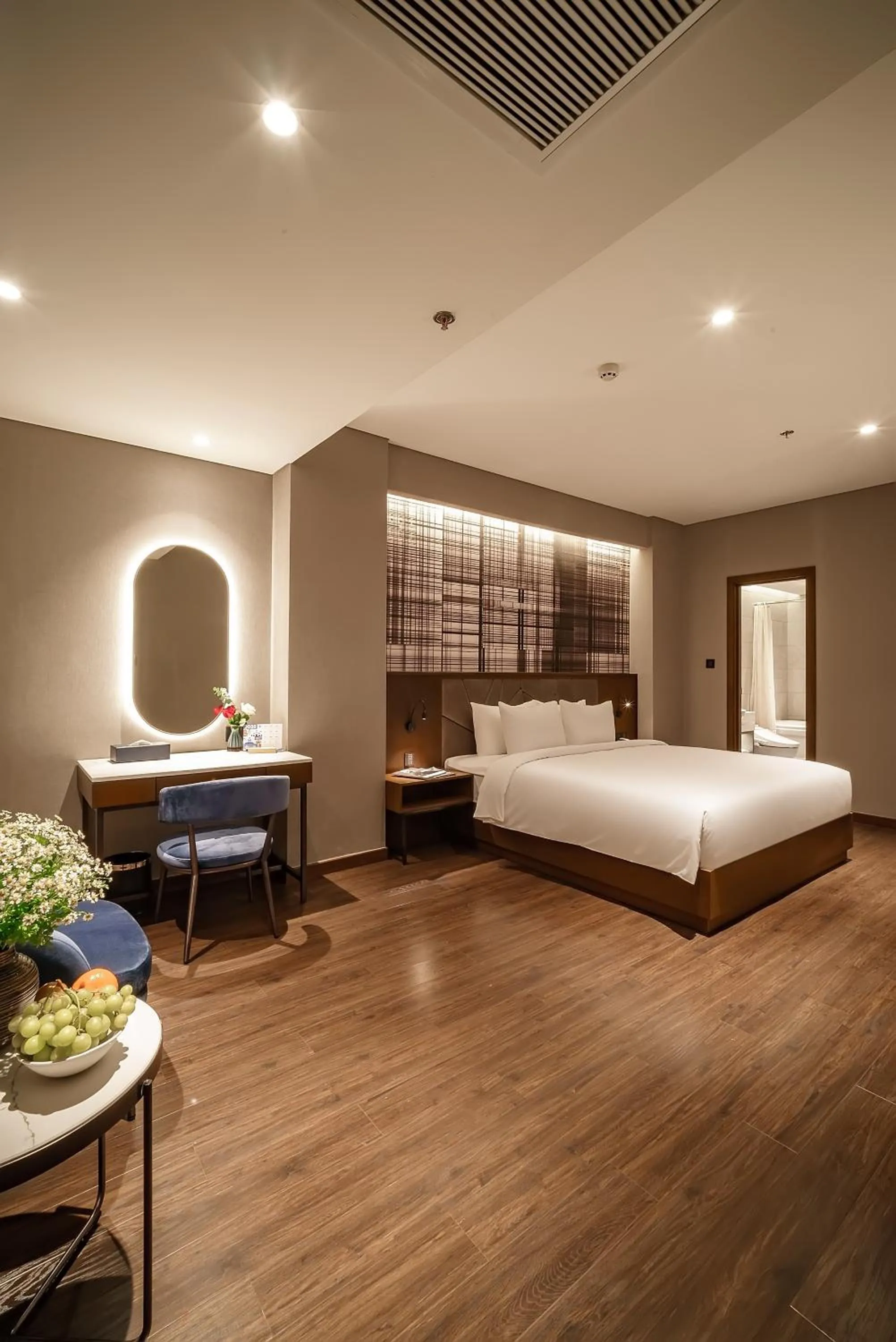 Bedroom, Bed in Nhat Ha Lavish Hotel