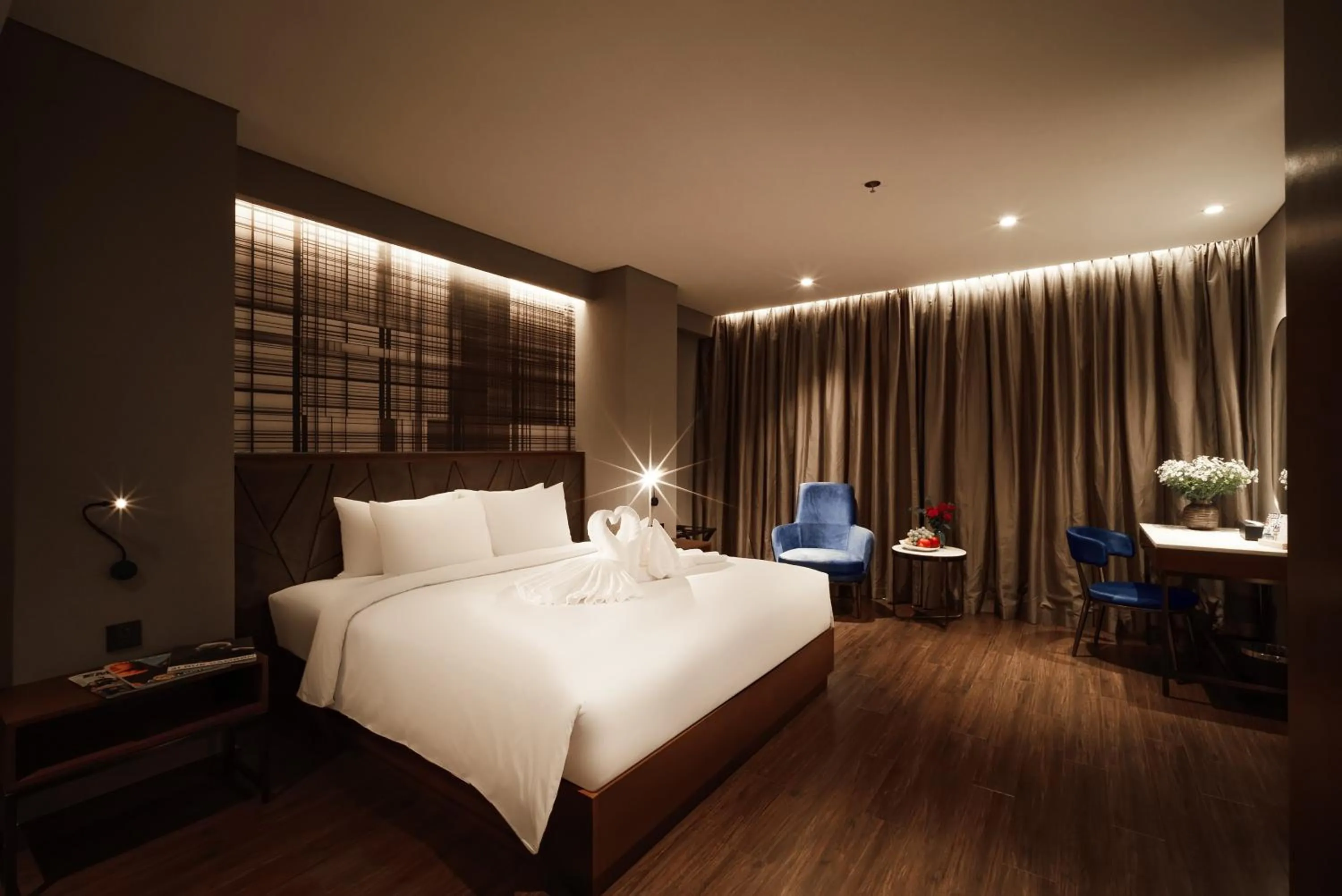 Bedroom, Bed in Nhat Ha Lavish Hotel