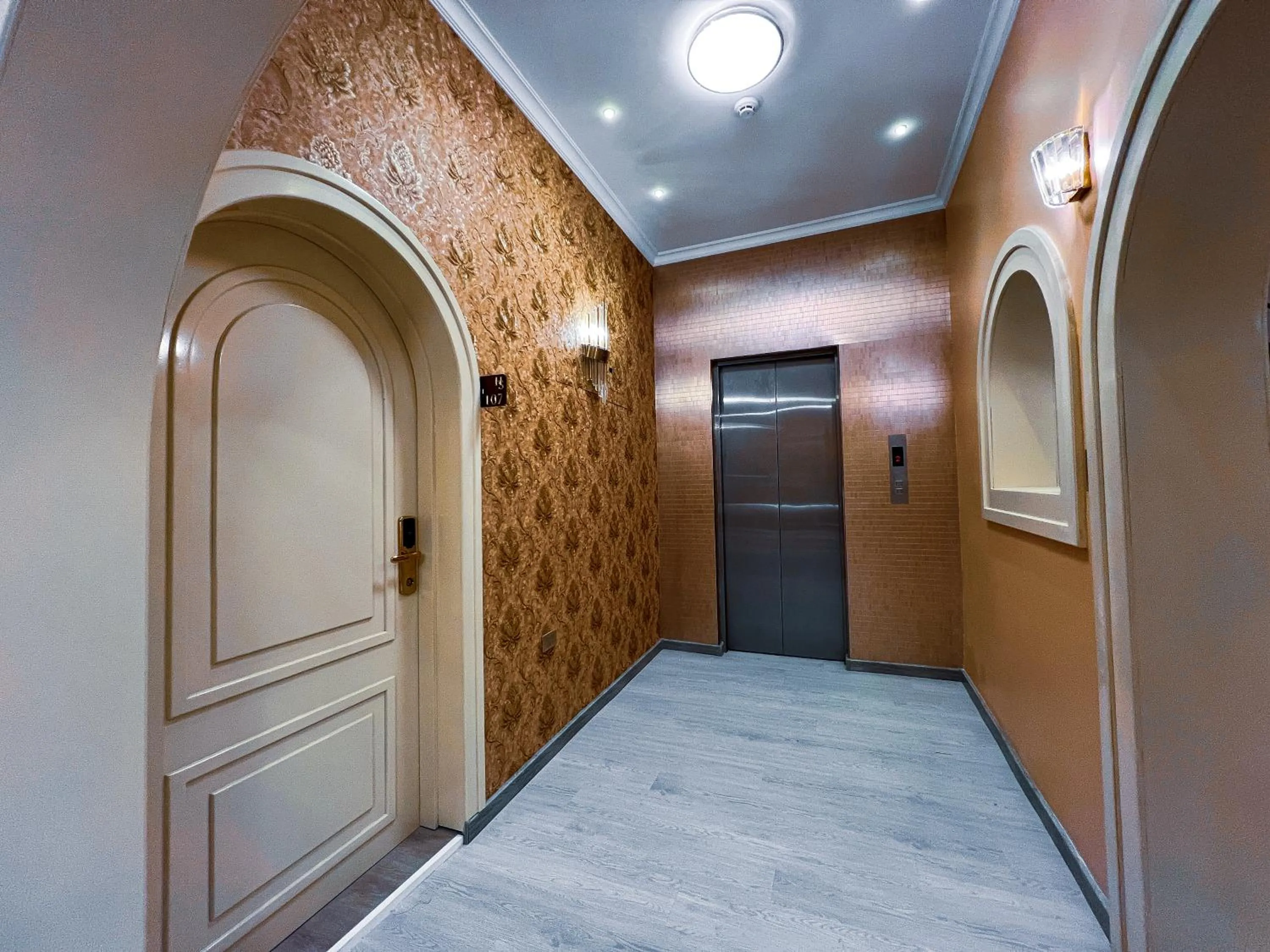 elevator in Hotel Sucre