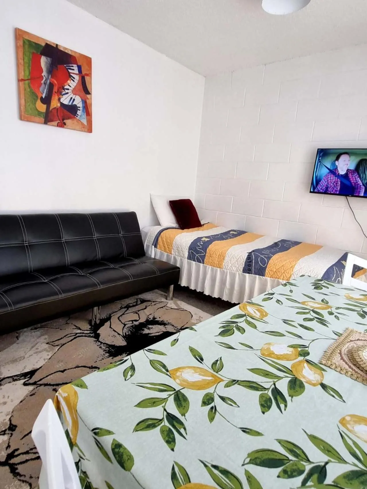 Living room, Bed in Cedar Lodge Motel Hamilton