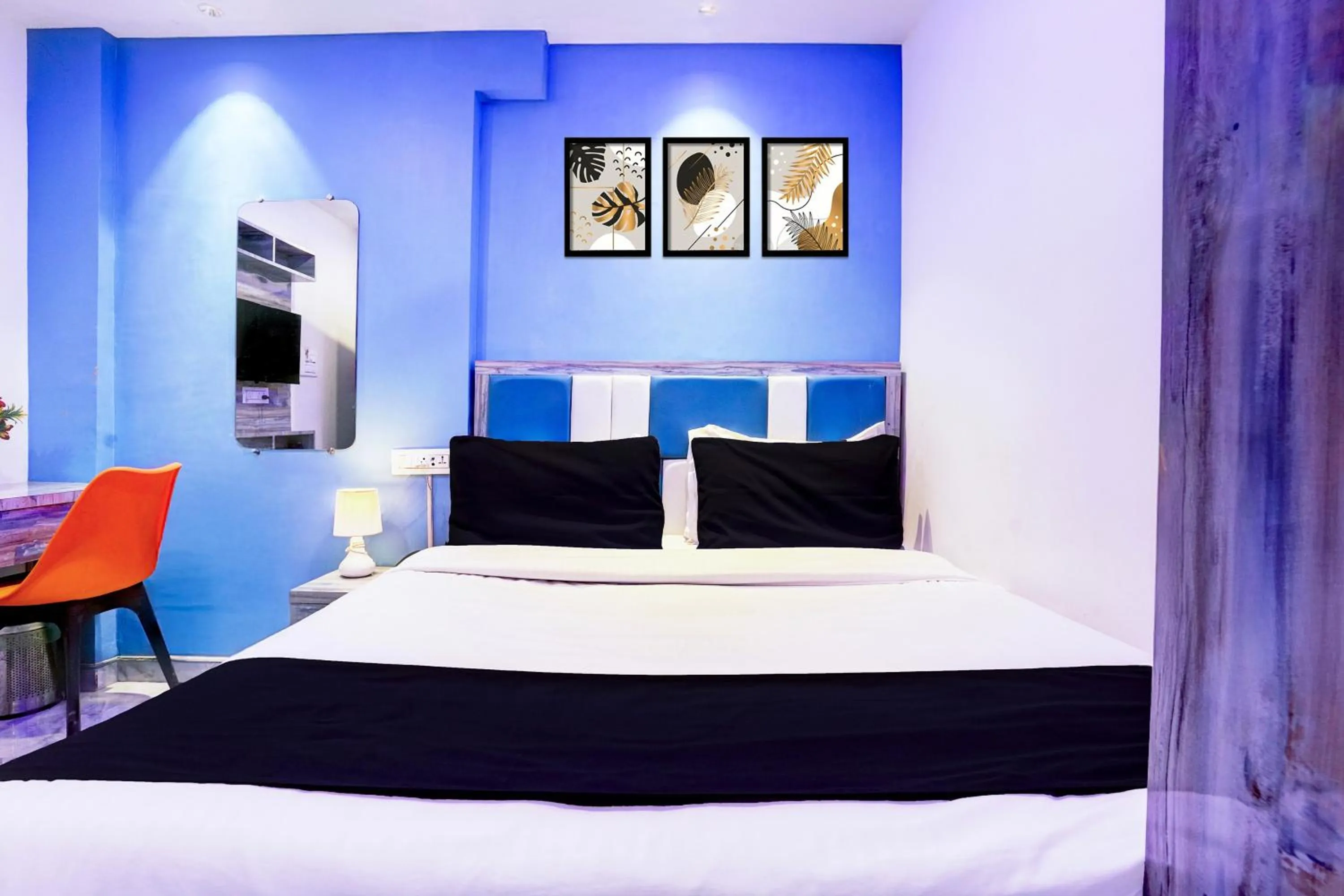 Bedroom, Bed in Collection O Goregaon Near Film City Formerly Cupid