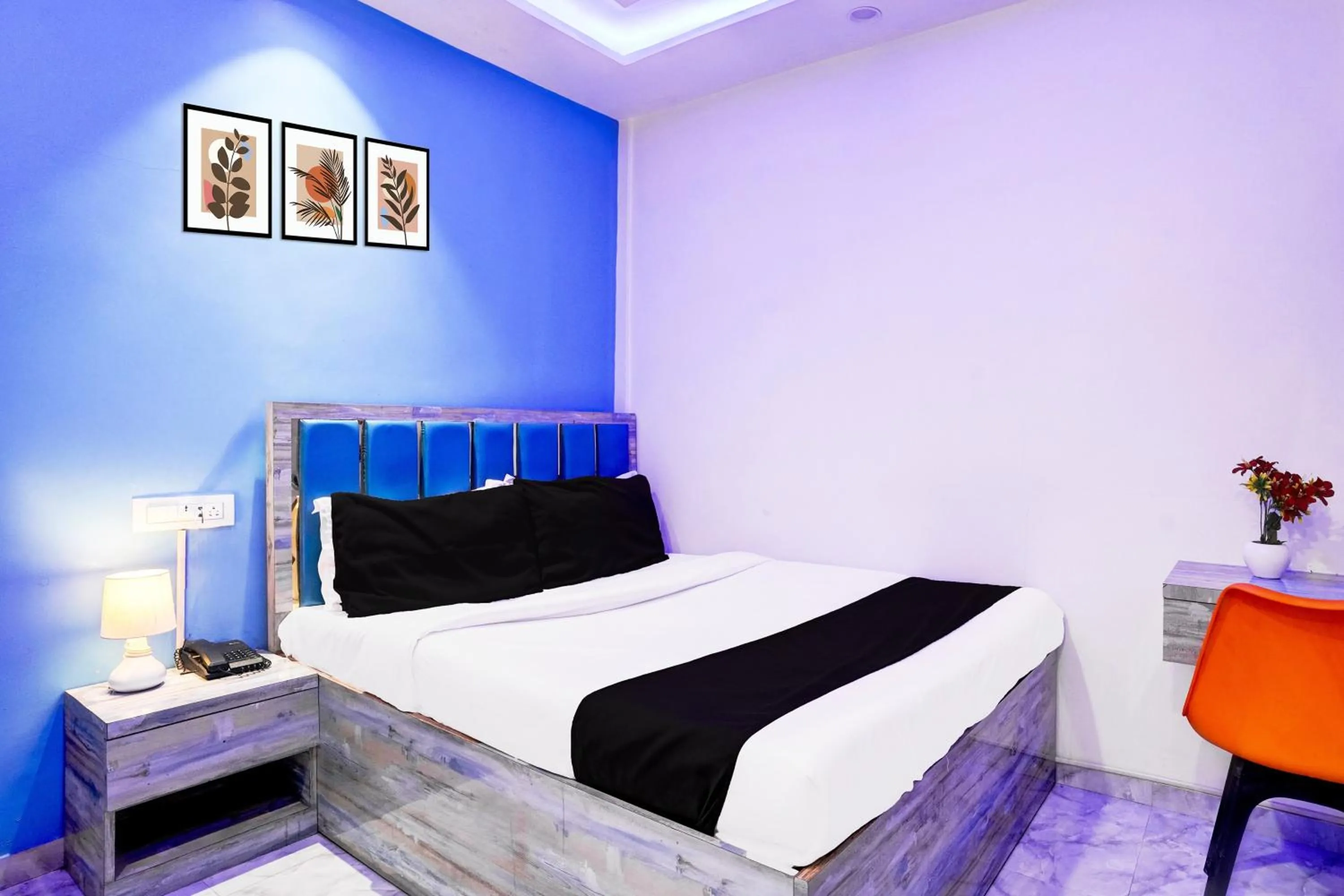 Bedroom, Bed in Collection O Goregaon Near Film City Formerly Cupid