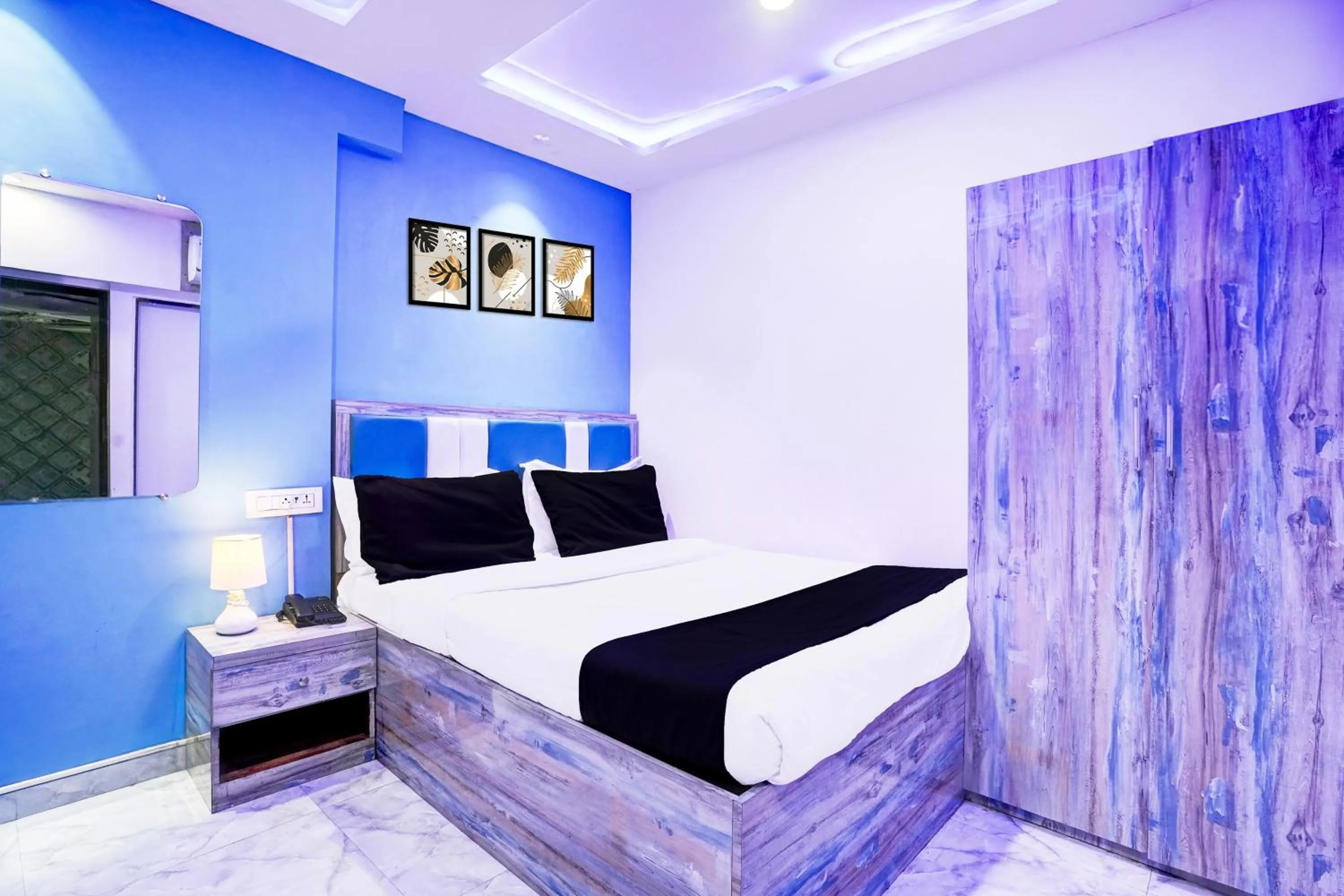 Bedroom, Bed in Collection O Goregaon Near Film City Formerly Cupid