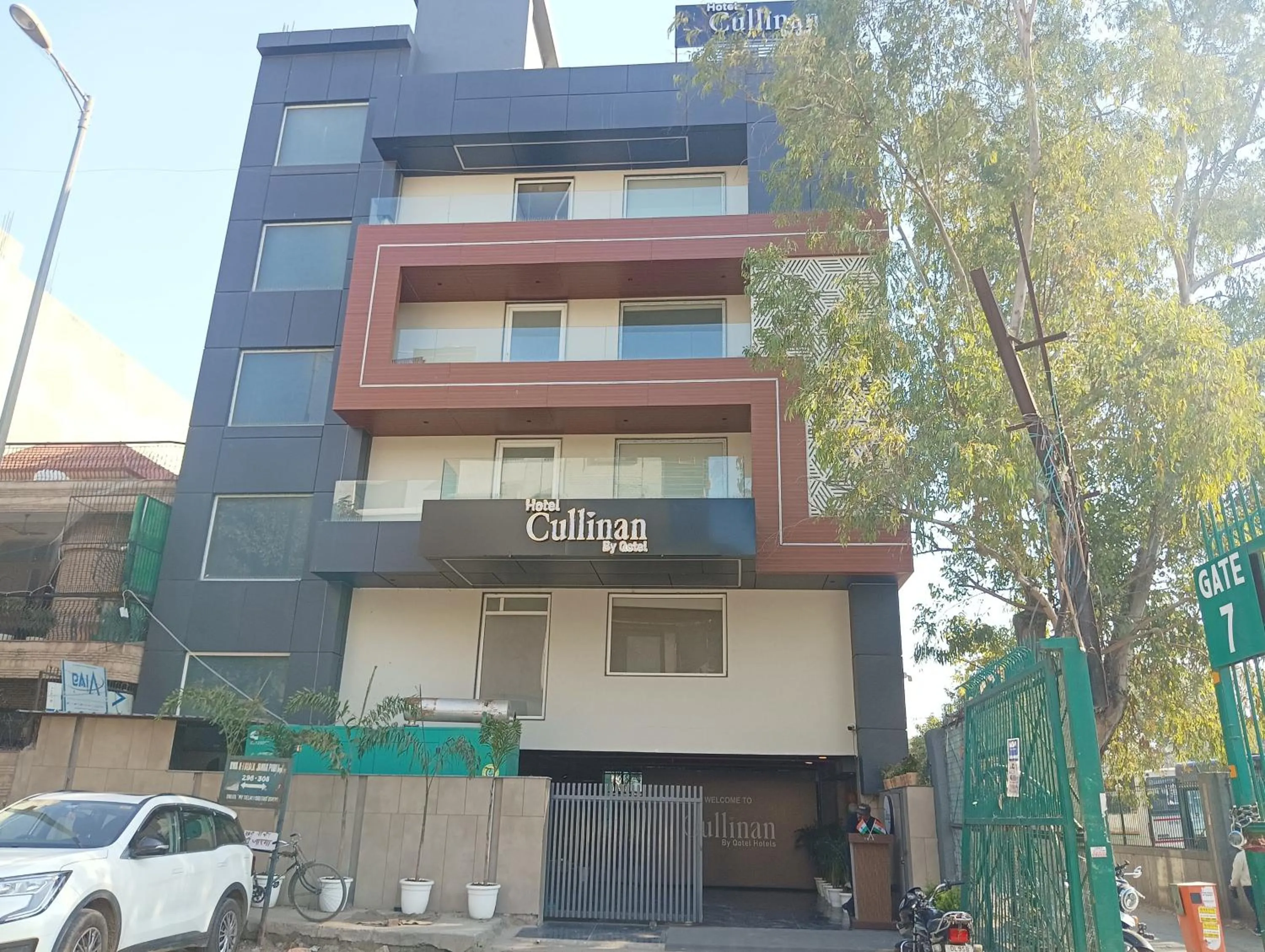 Property building in Qotel Signature Coleman Janakpuri