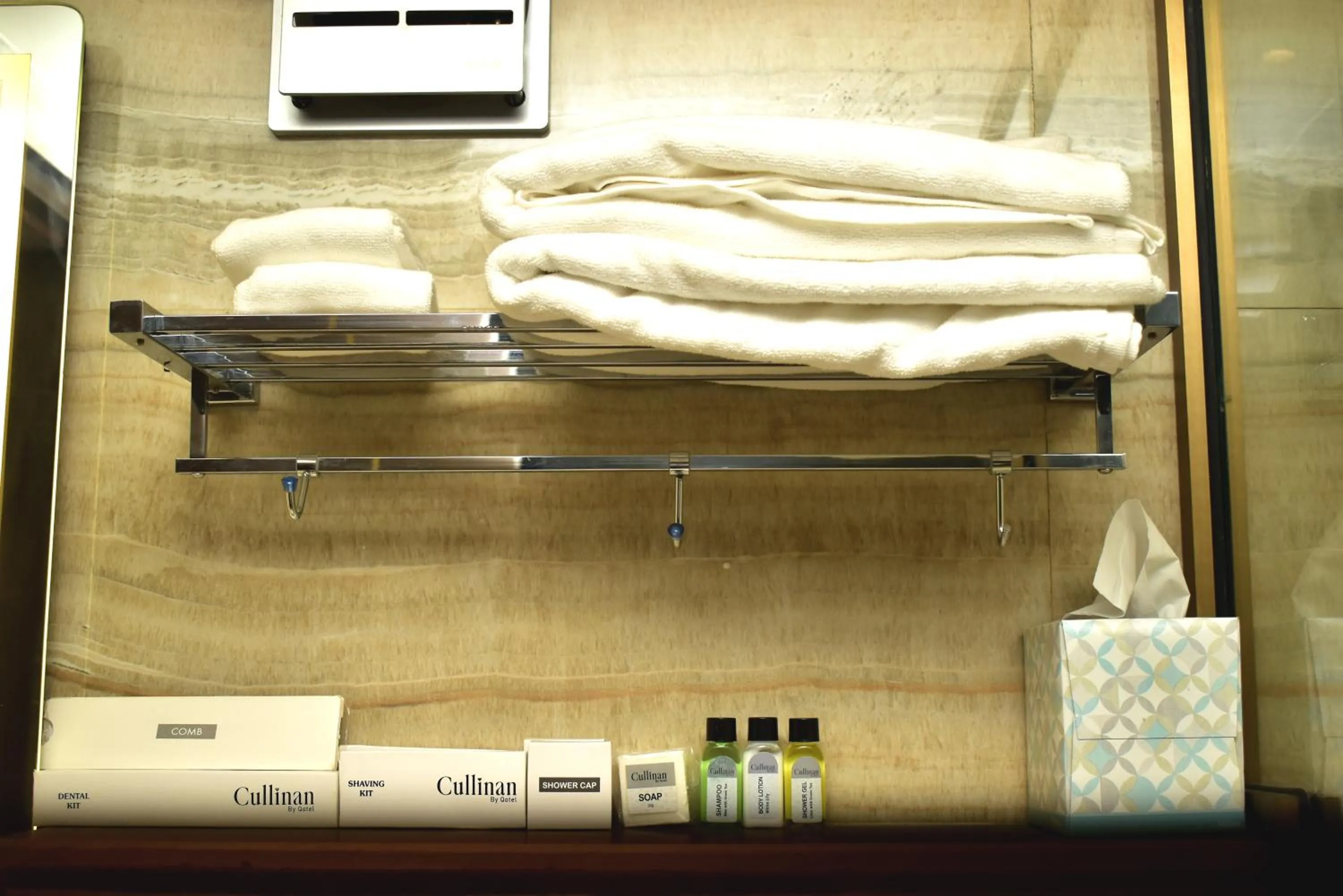 Bathroom in Qotel Signature Coleman Janakpuri