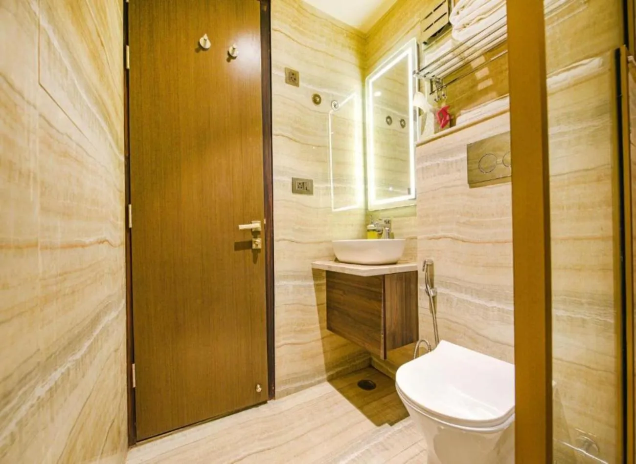 Shower in Qotel Signature Coleman Janakpuri