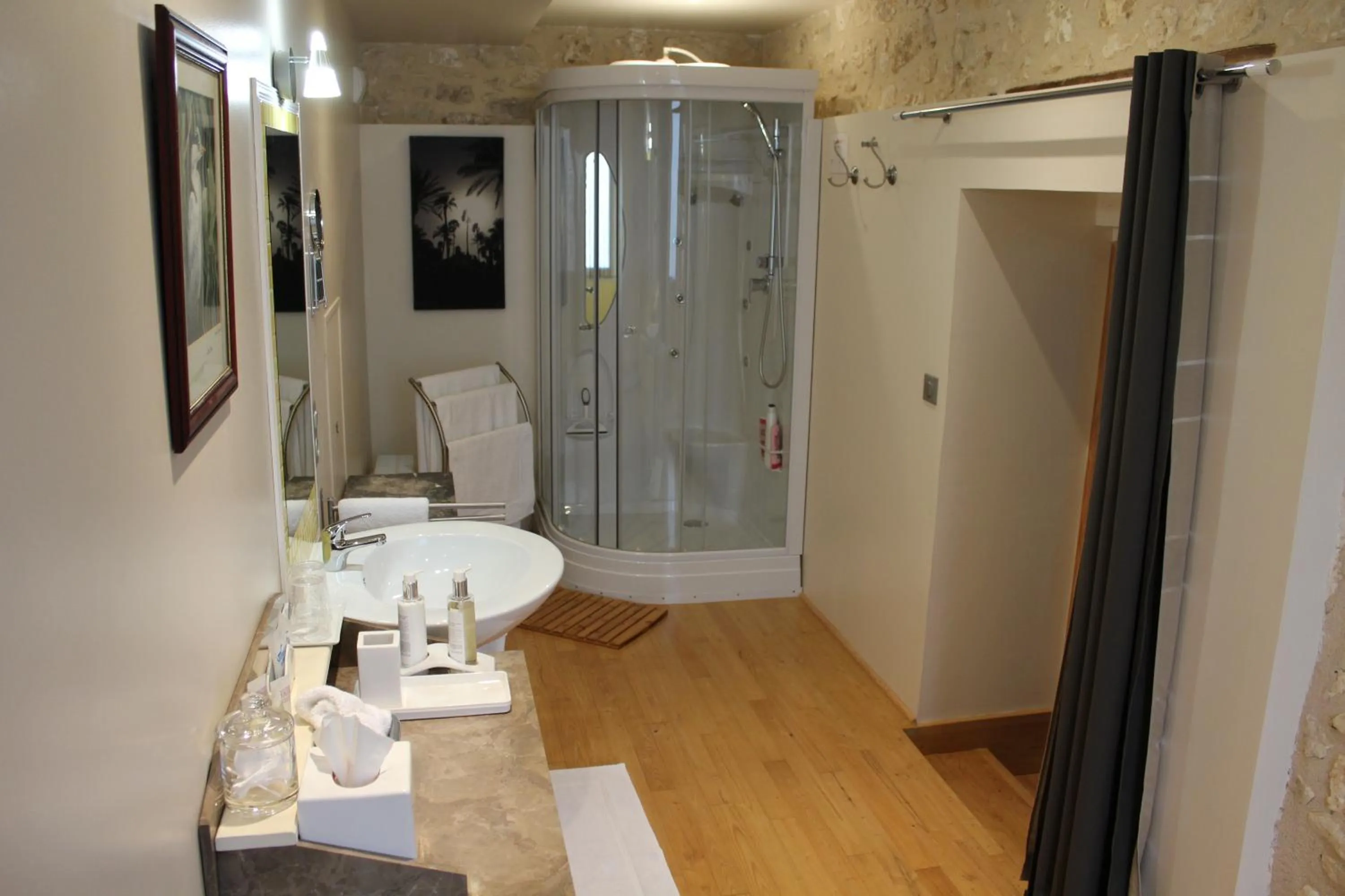 Bathroom in Le Patio Chambres et Tables d'Hôtes