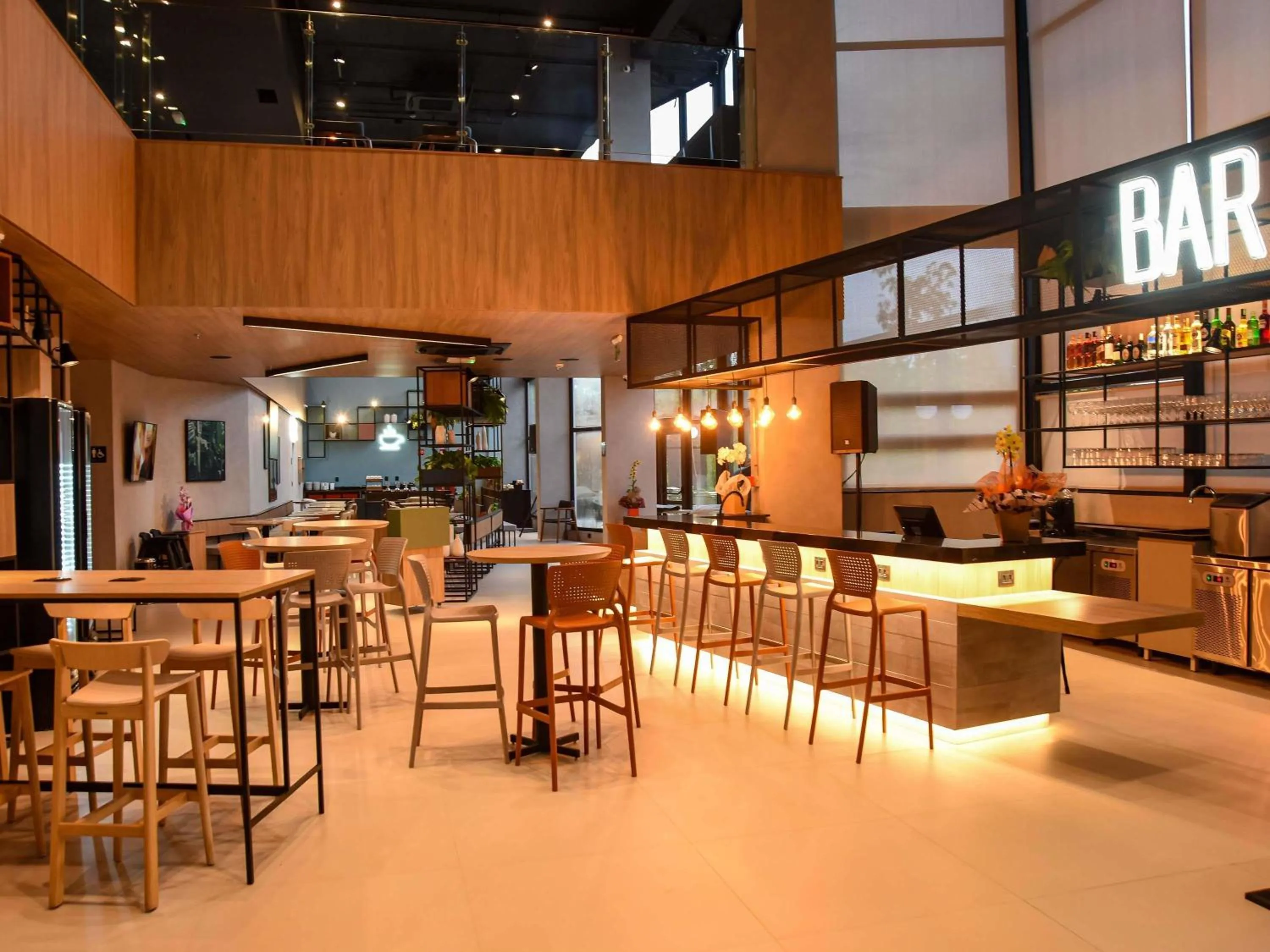 Lounge or bar in ibis Tangará Da Serra