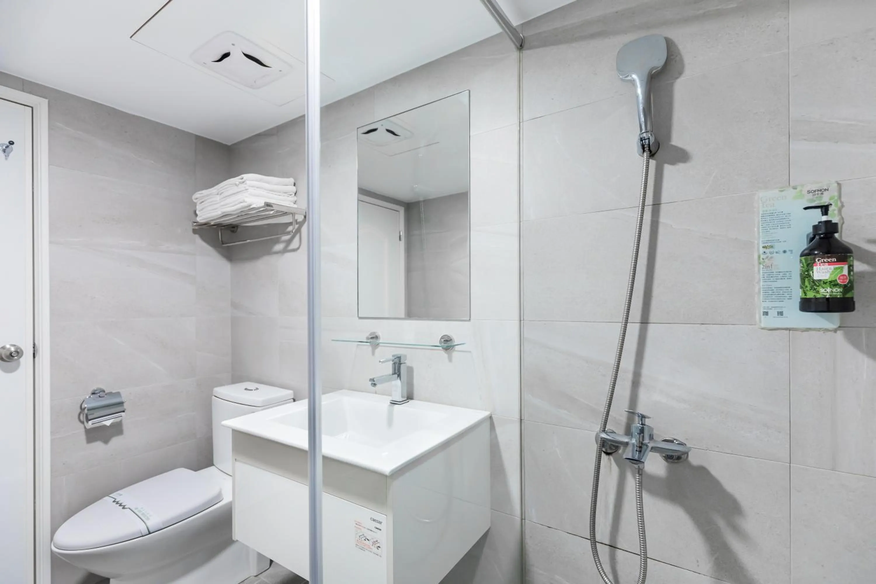 Bathroom in Mu Chen Hotel