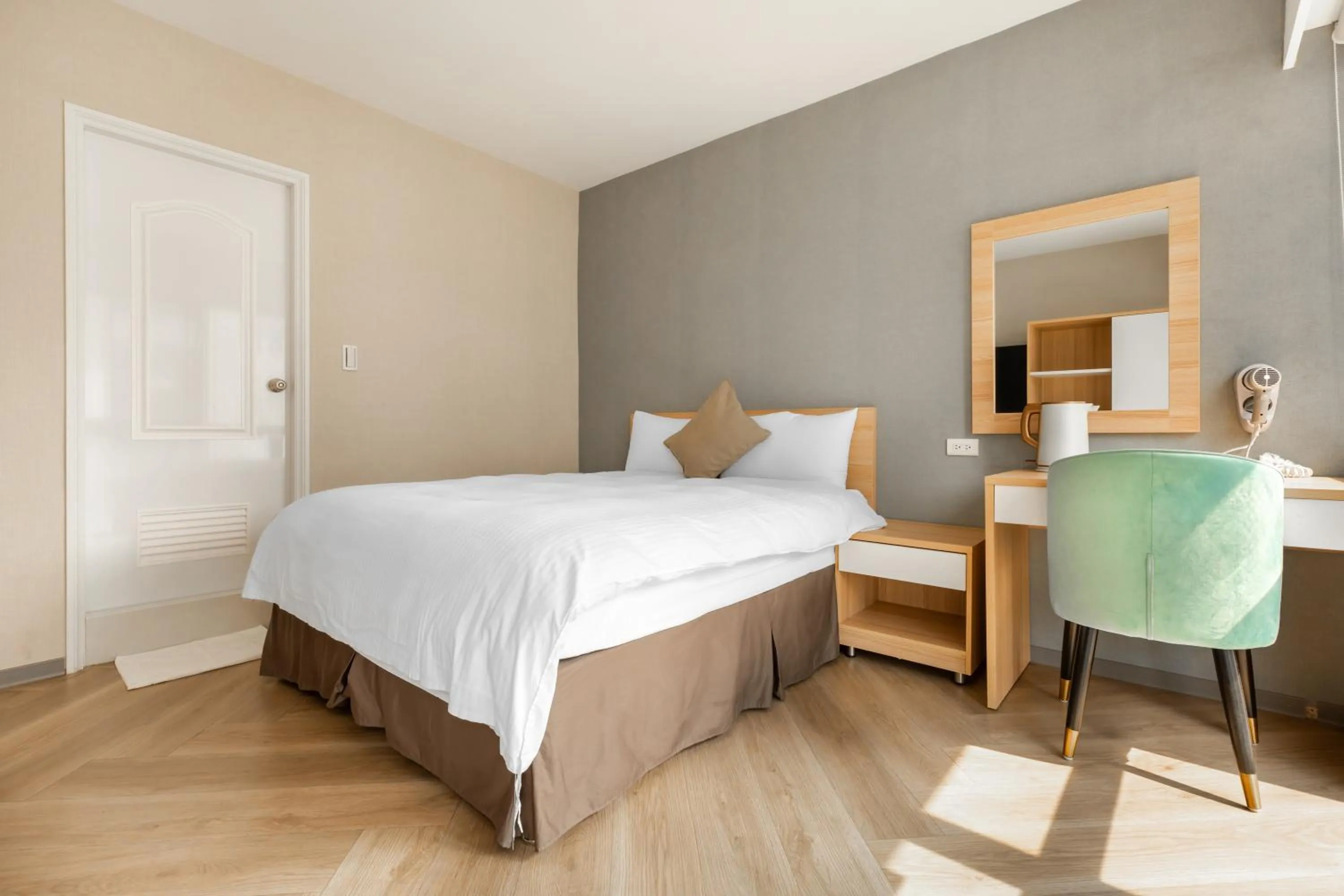 Photo of the whole room, Bed in Mu Chen Hotel