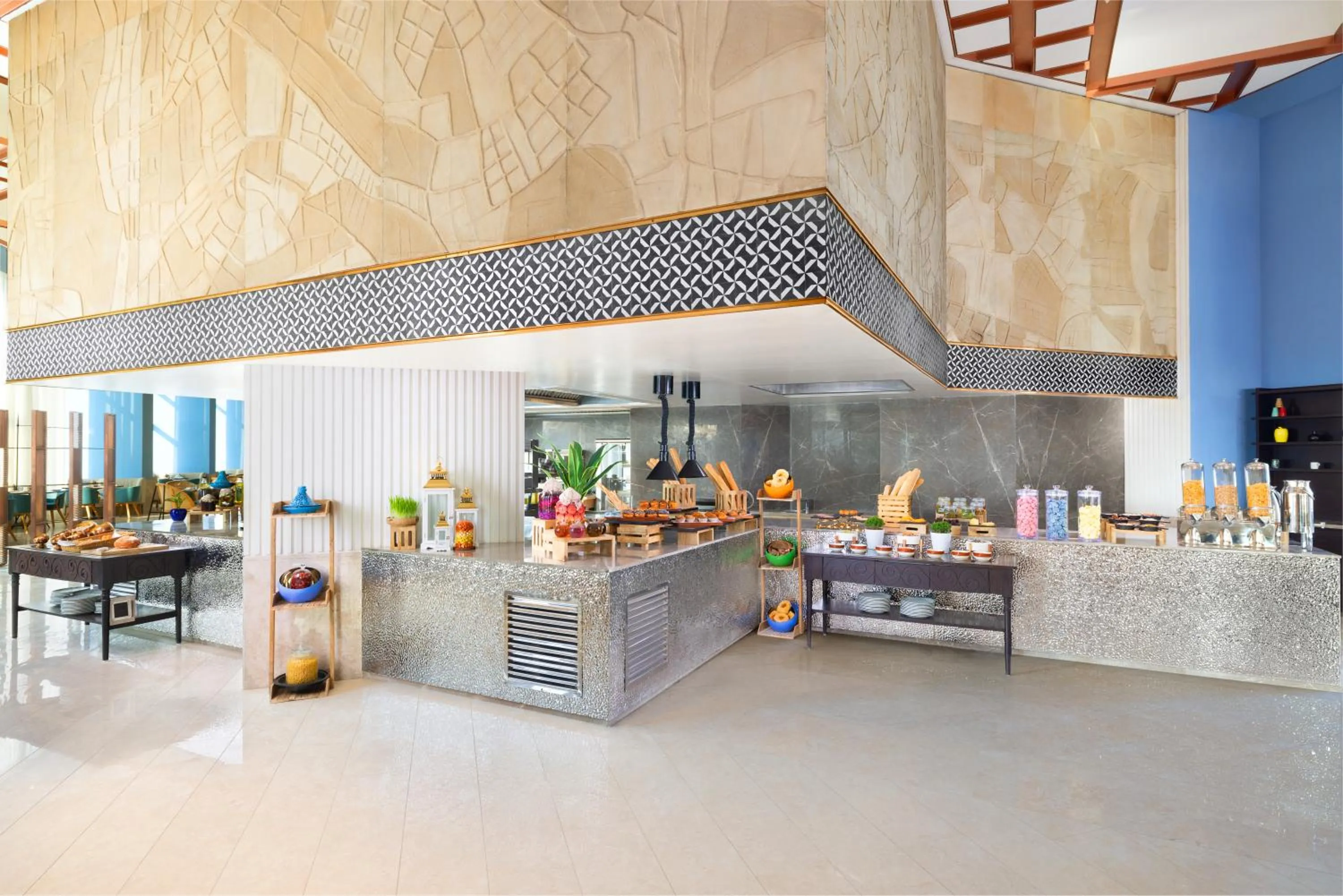 Restaurant/places to eat in Novotel New Delhi City Centre