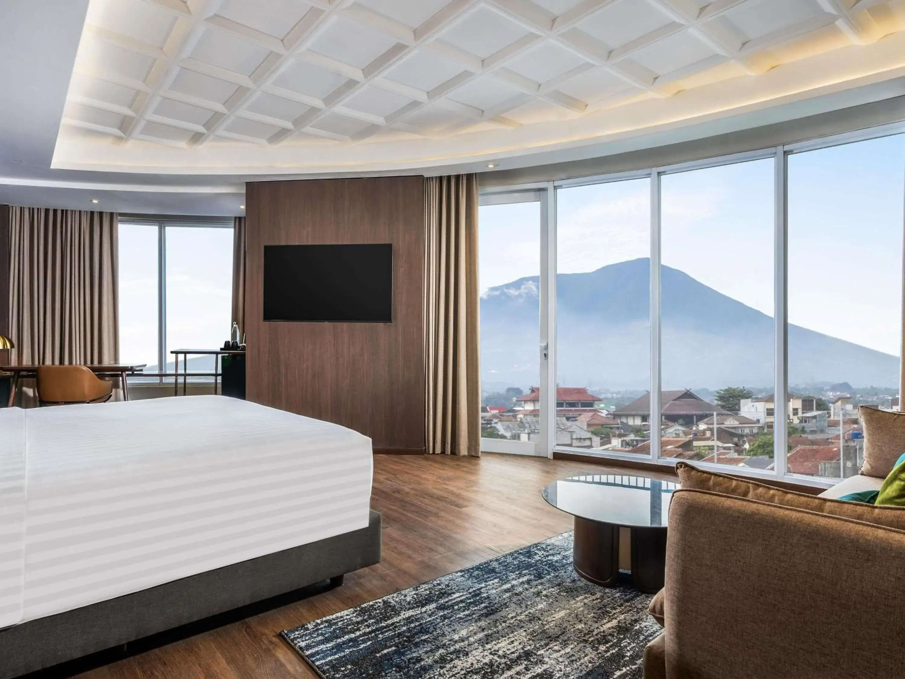 Deluxe King Suite in Mercure Garut City Center Deluxe King Suite in Mercure Garut City Center