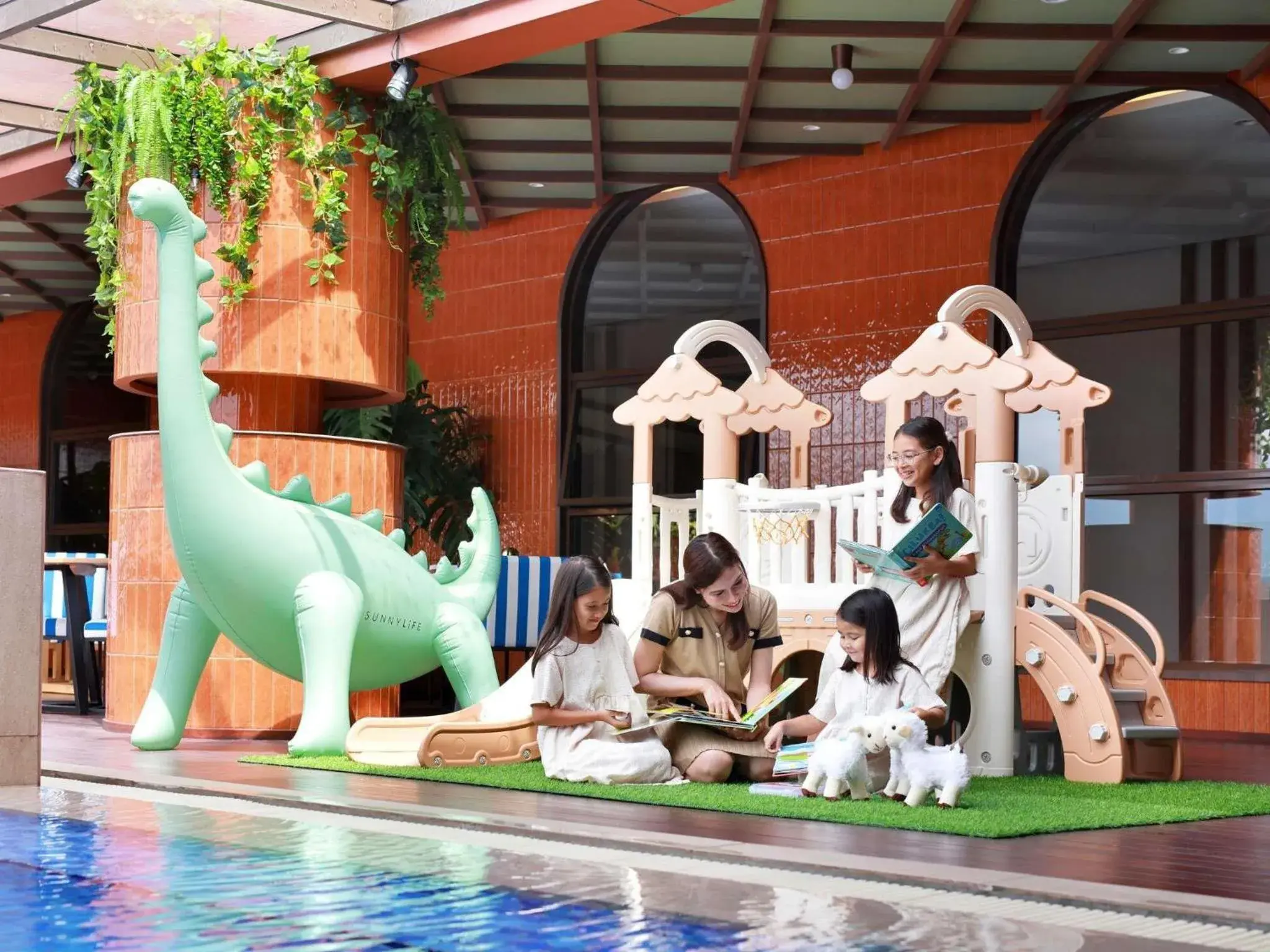 Pool view in Mercure Garut City Center Pool view in Mercure Garut City Center