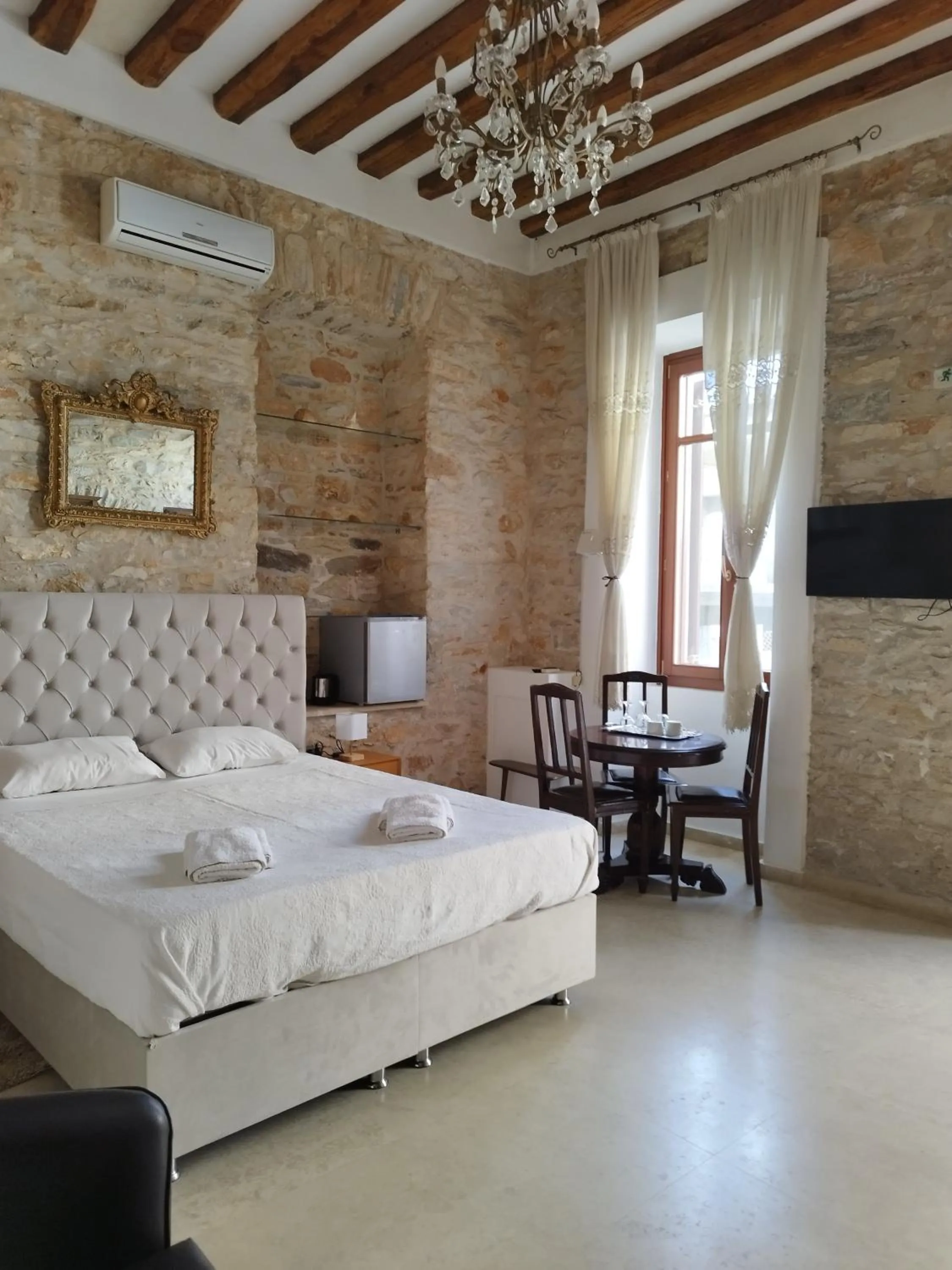 Bedroom, Bed in Tsopela Boutique Hotel