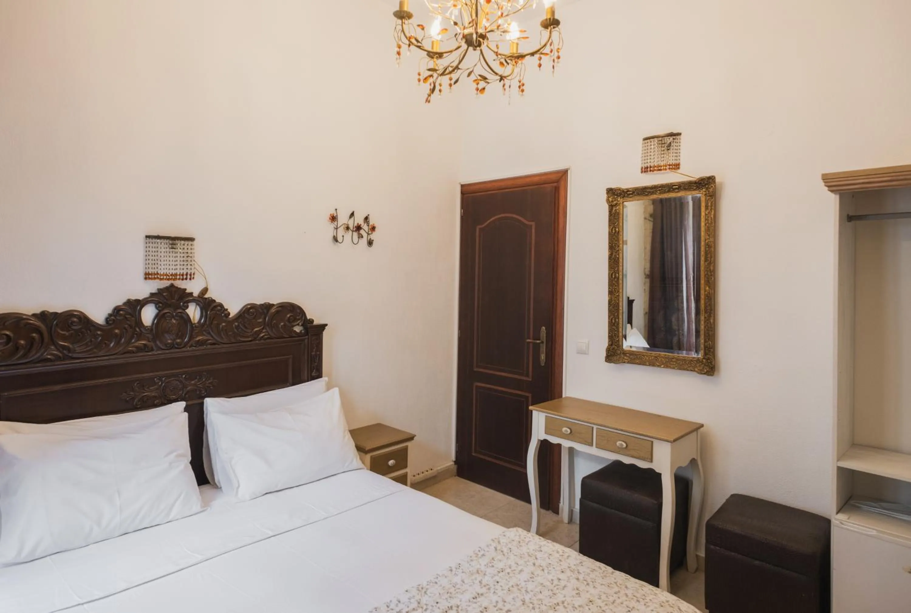 Photo of the whole room, Bed in Tsopela Boutique Hotel