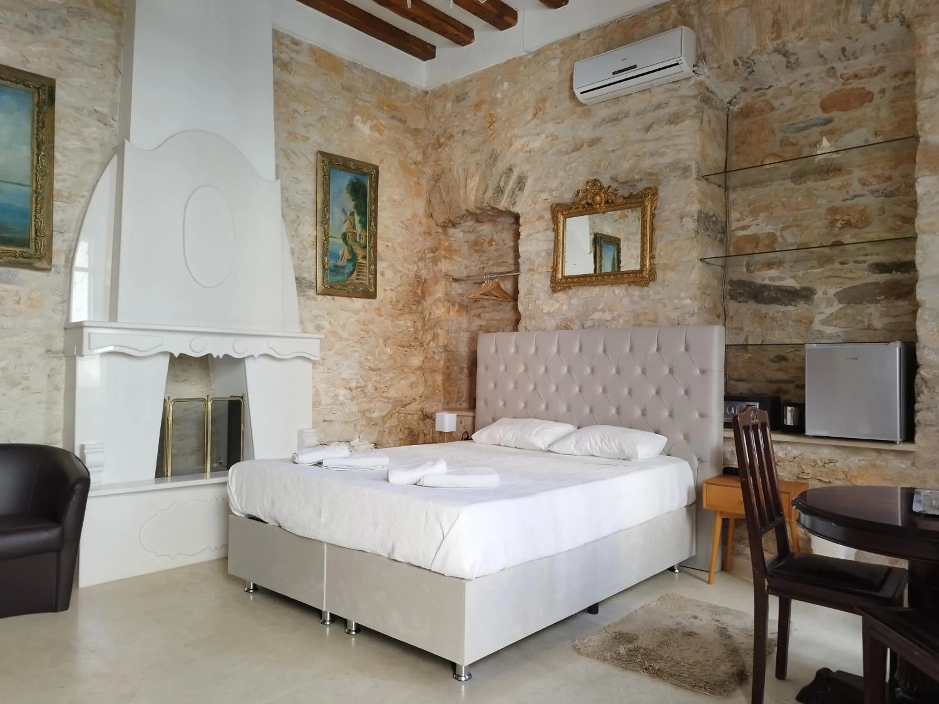 Bedroom, Bed in Tsopela Boutique Hotel