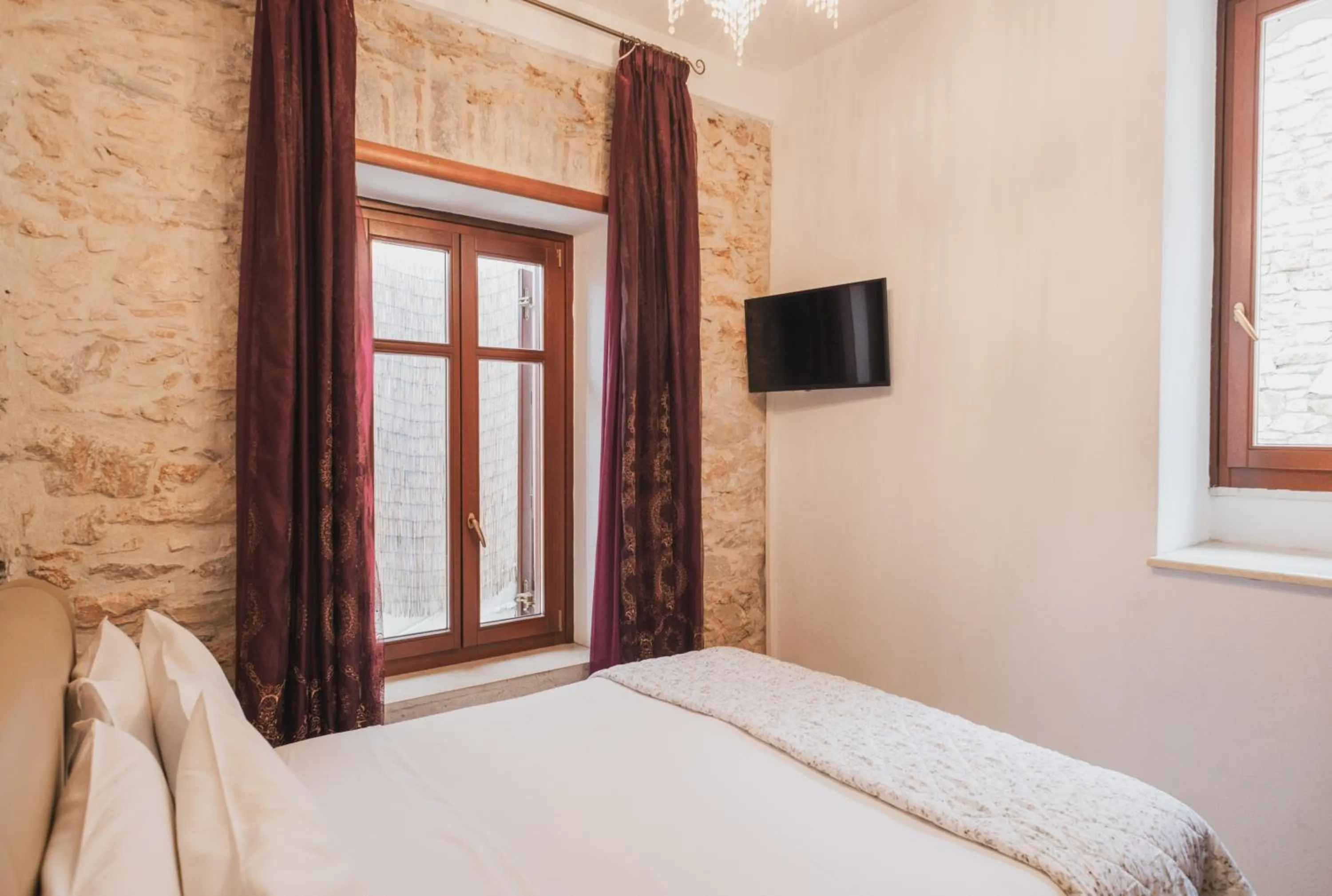 TV and multimedia, Bed in Tsopela Boutique Hotel