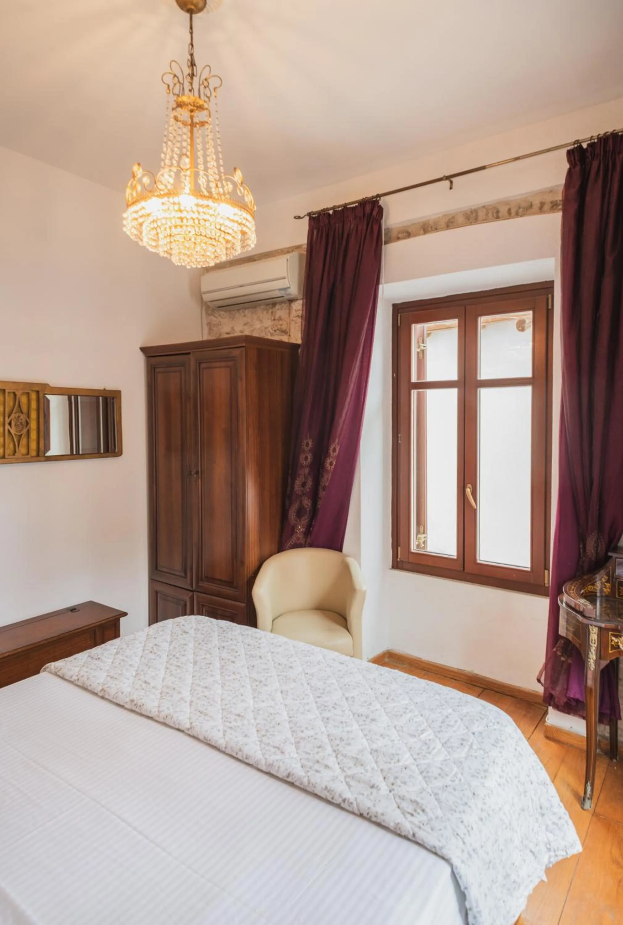 Photo of the whole room, Bed in Tsopela Boutique Hotel