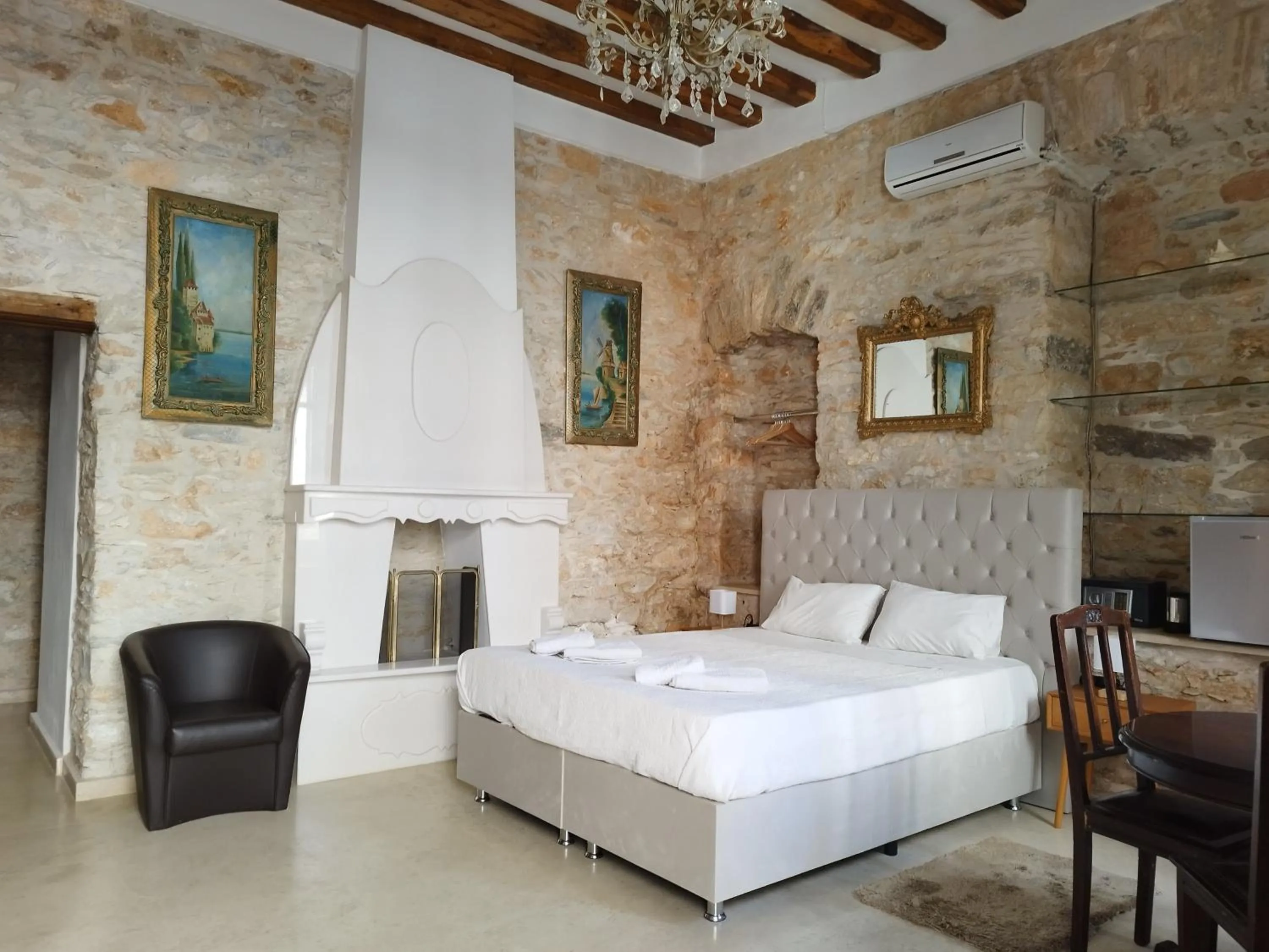 Bedroom, Bed in Tsopela Boutique Hotel