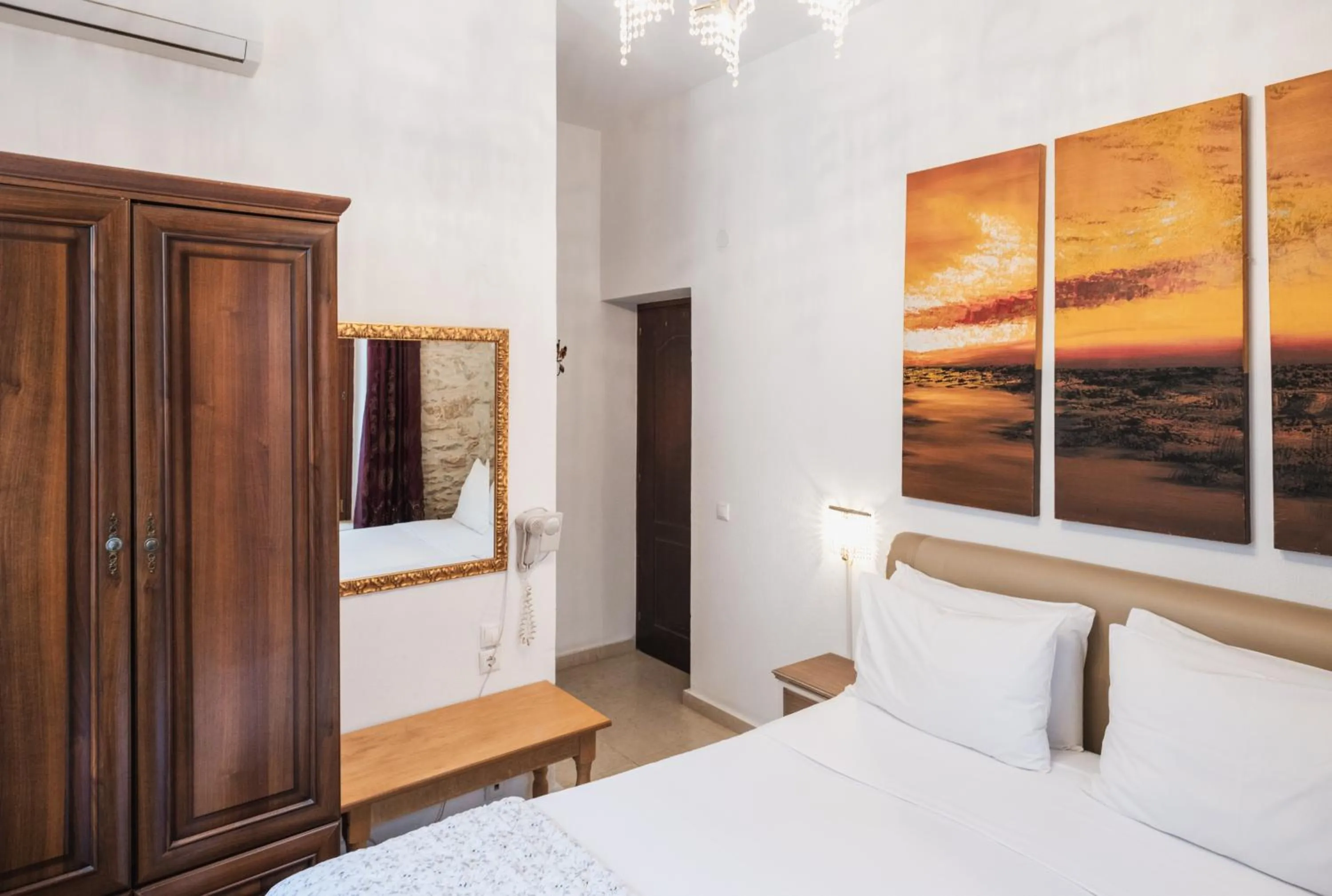 wardrobe, Bed in Tsopela Boutique Hotel