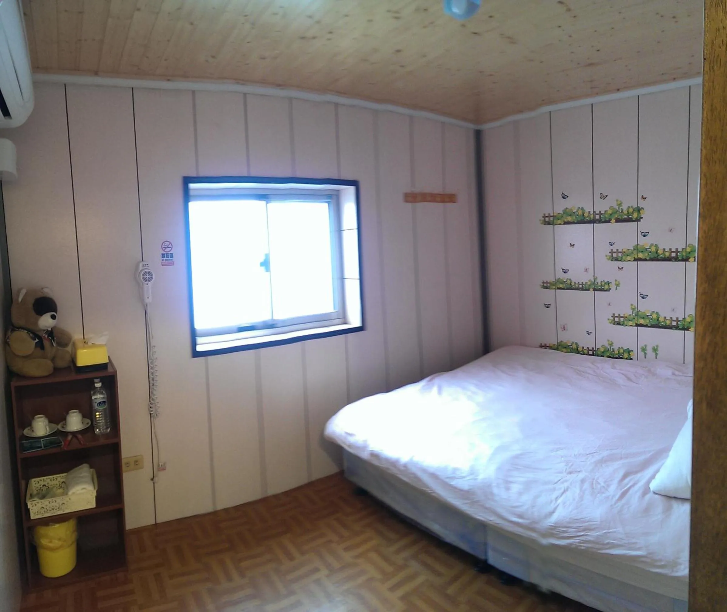 Photo of the whole room, Bed in Linyuan Village