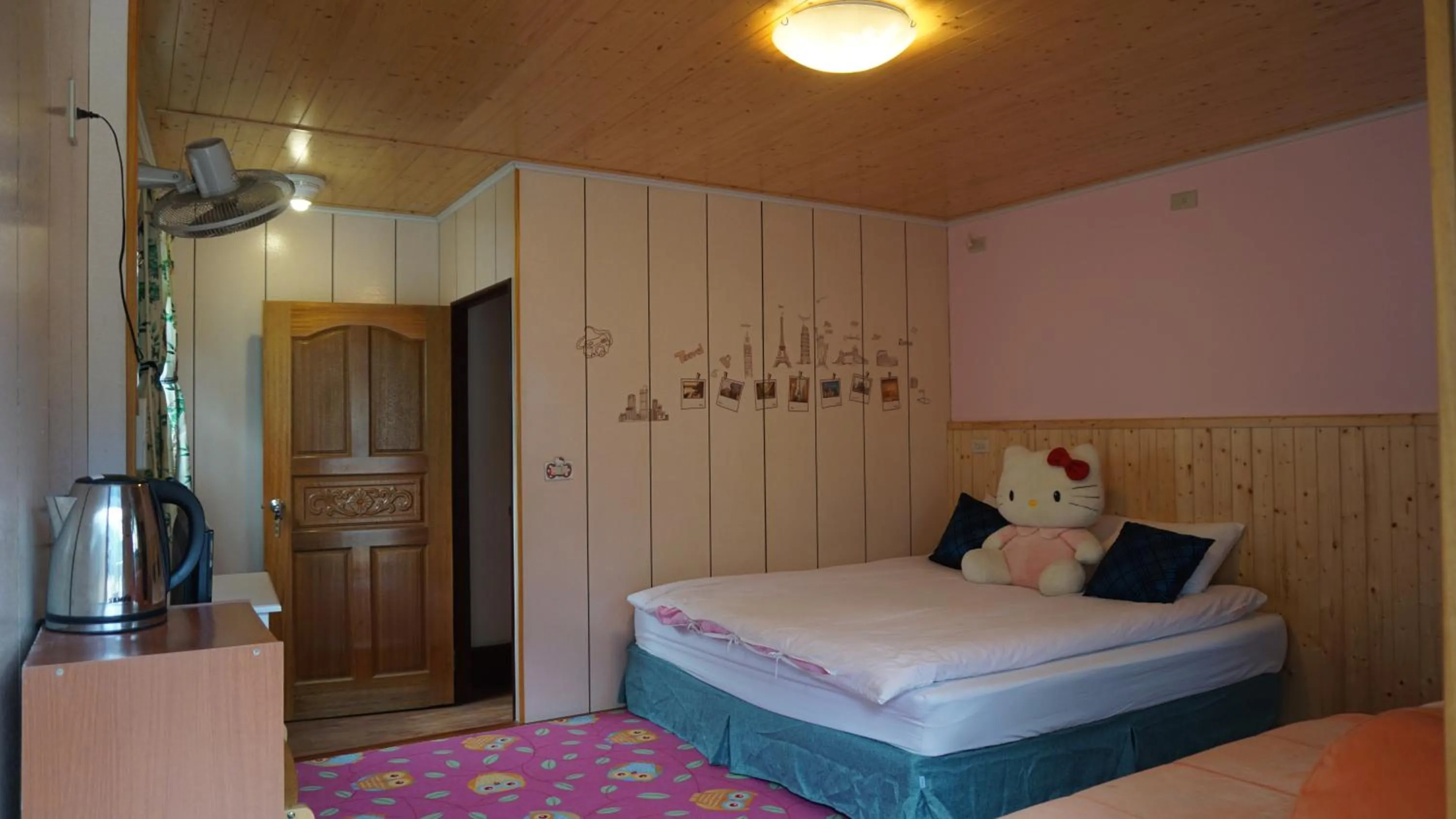 Photo of the whole room, Bed in Linyuan Village
