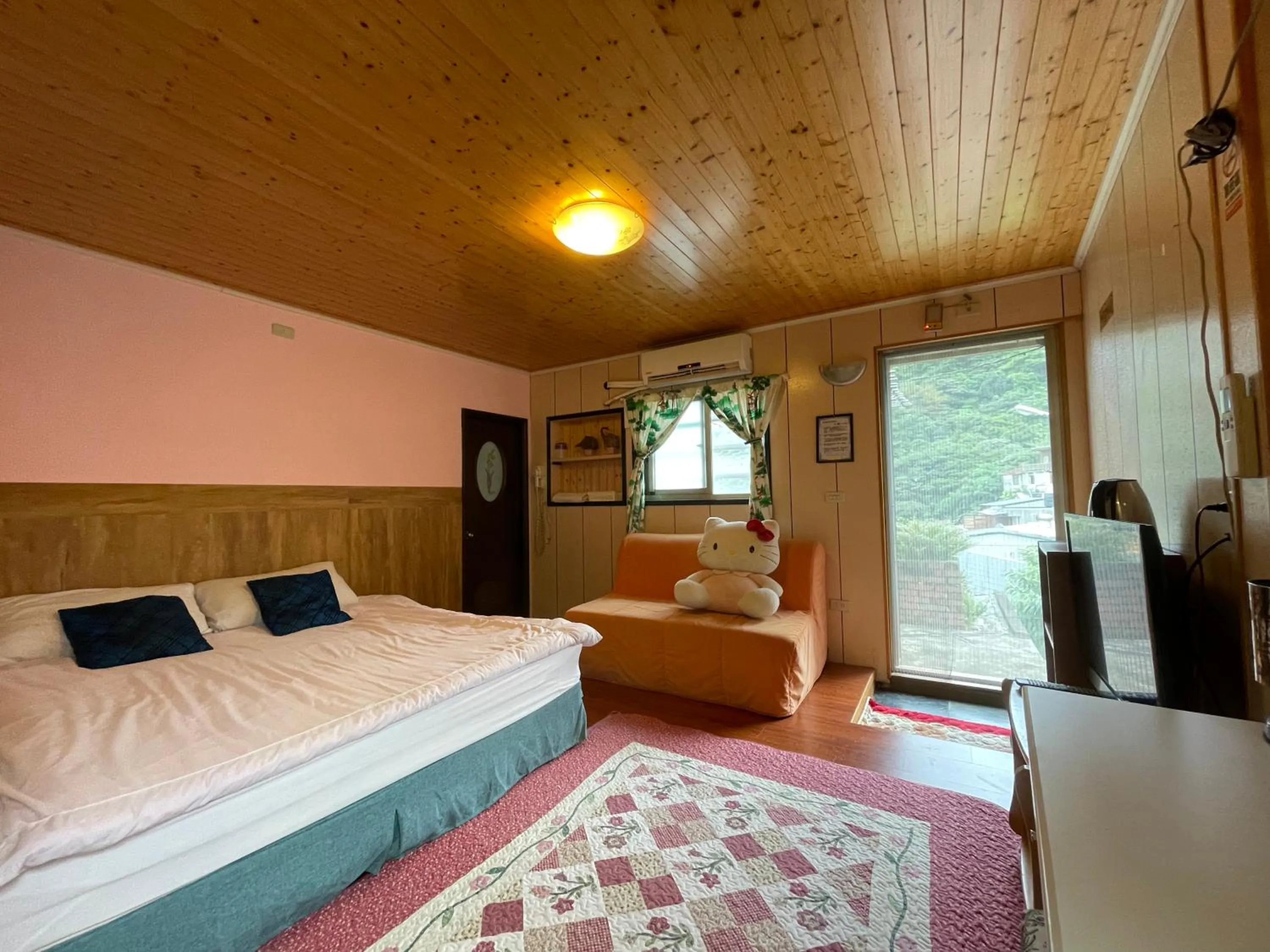 Bed in Linyuan Village