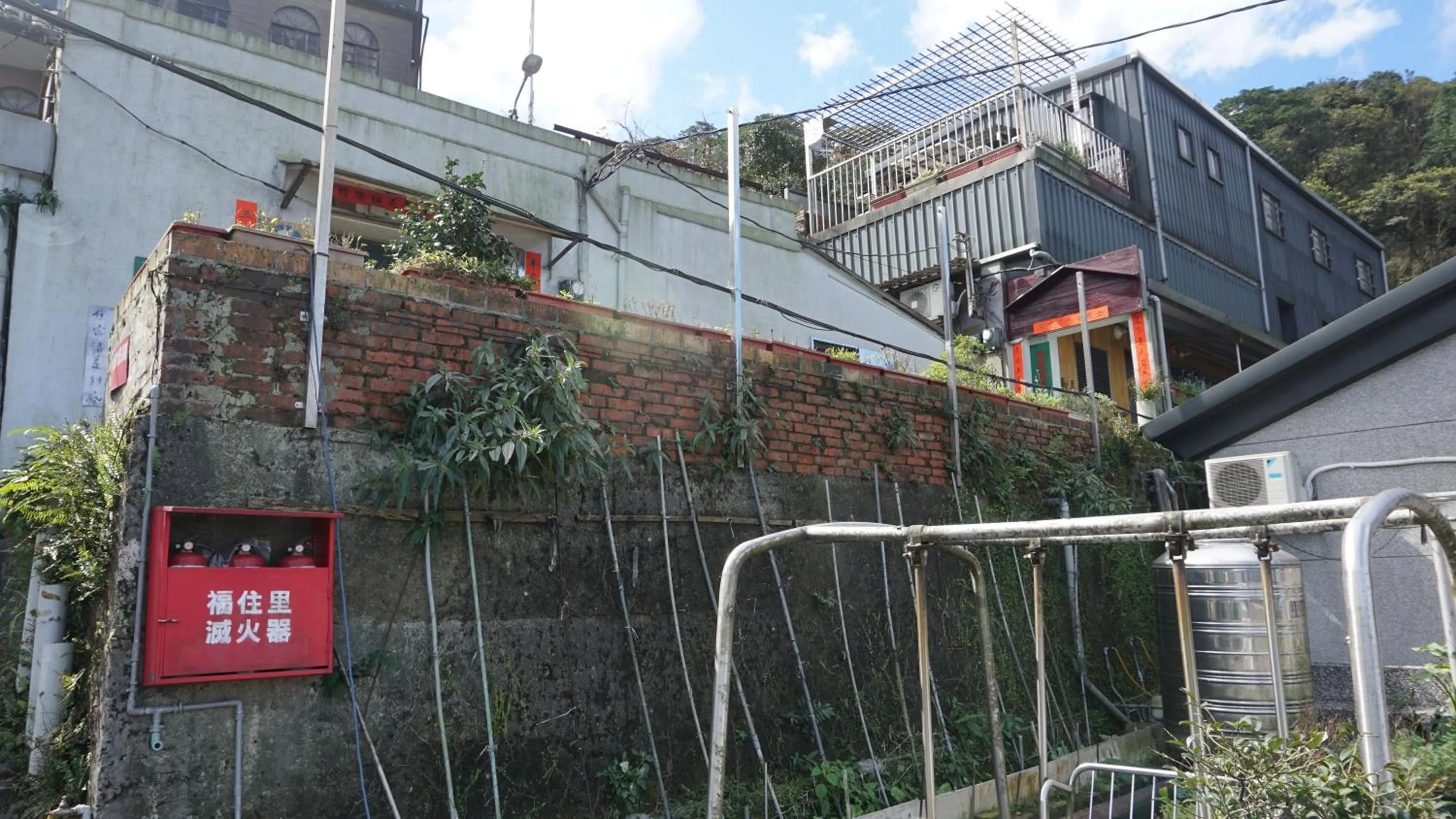 Property building in Linyuan Village