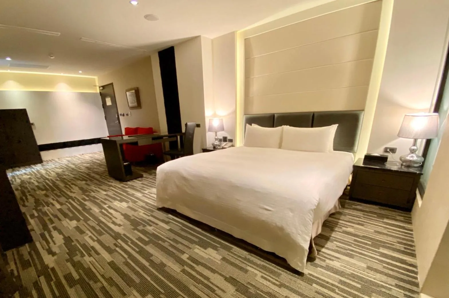 Bed in Chiayi Oriental Pearl International Hotel