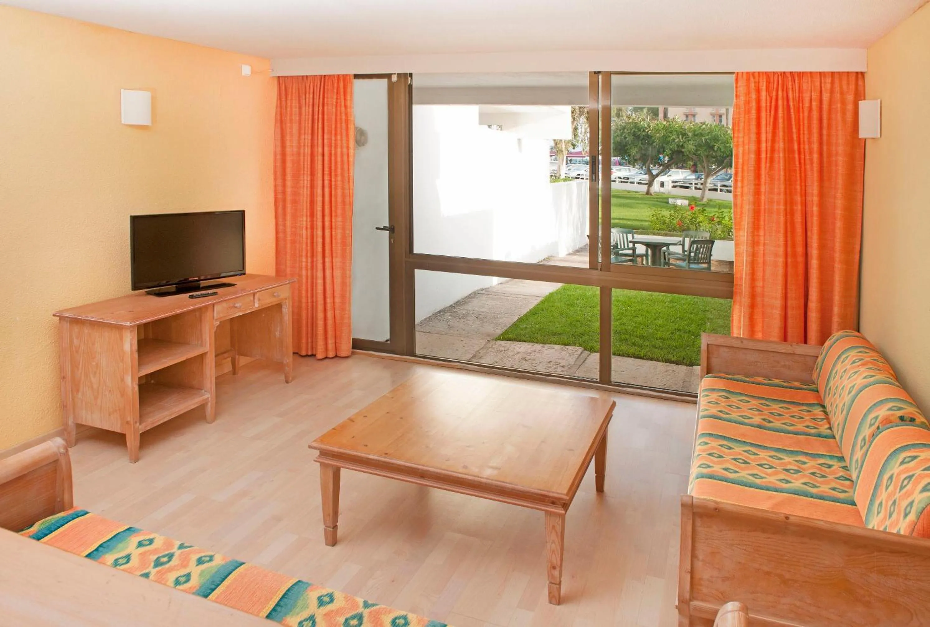 TV and multimedia, Bed in Iberostar Waves Ciudad Blanca