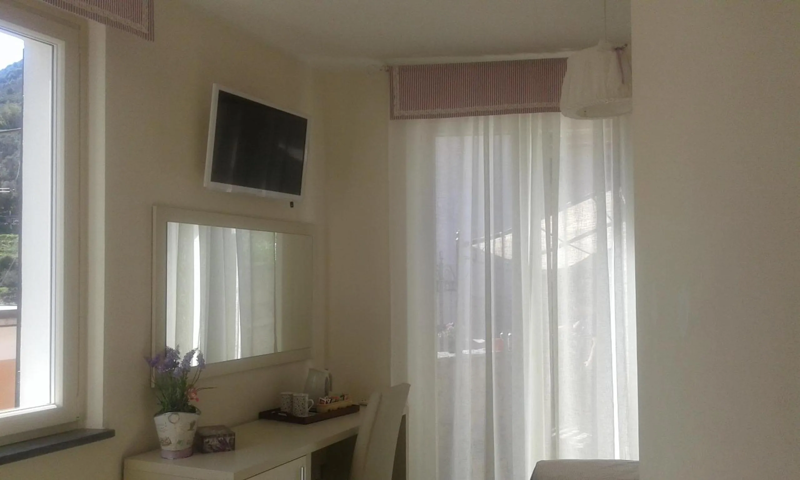 TV and multimedia in Dreams Guest House