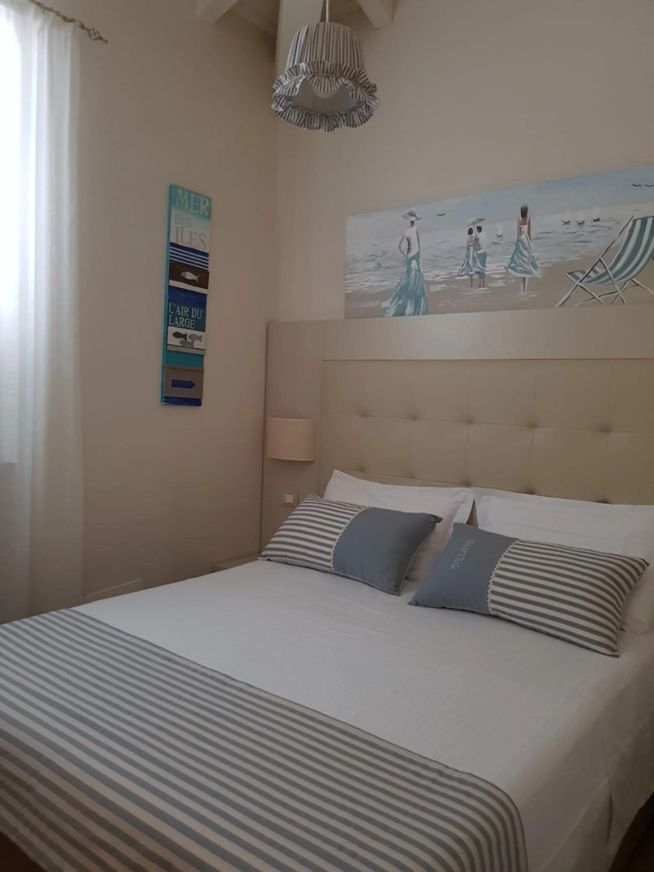 Decorative detail, Bed in Dreams Guest House