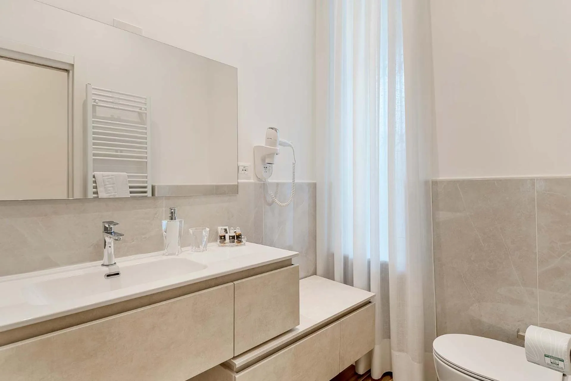 Toilet in Dreams Guest House