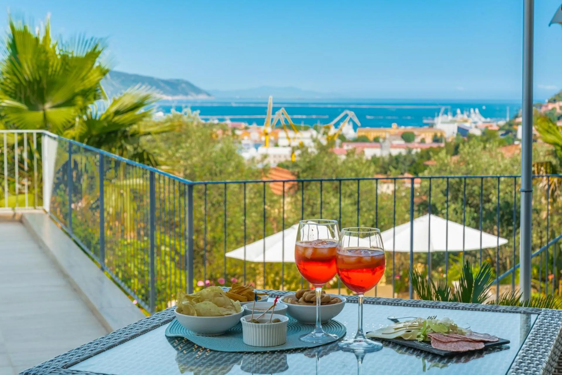 Food and drinks in Dreams Guest House