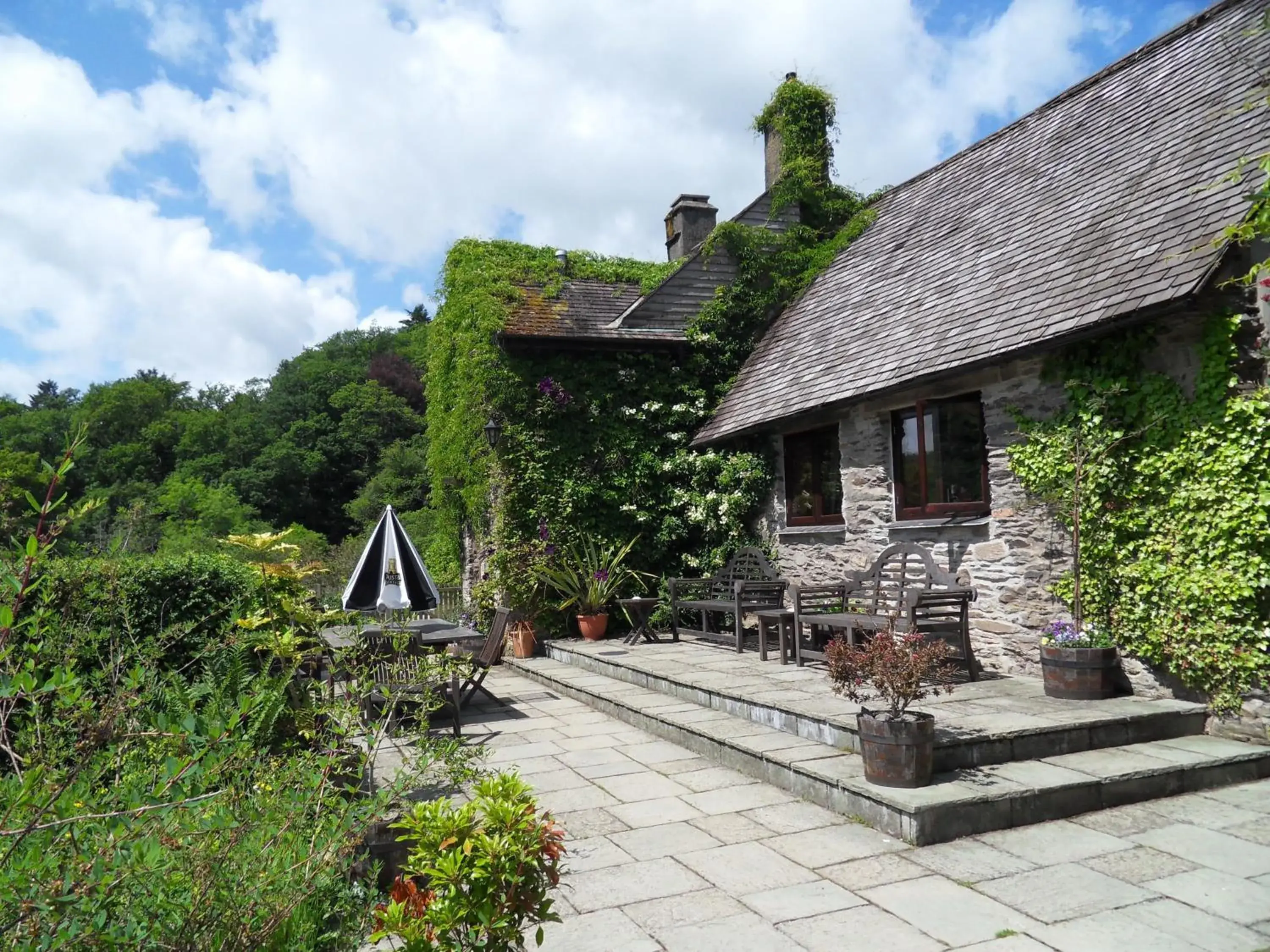 Patio, Property Building in Tarr Farm Inn