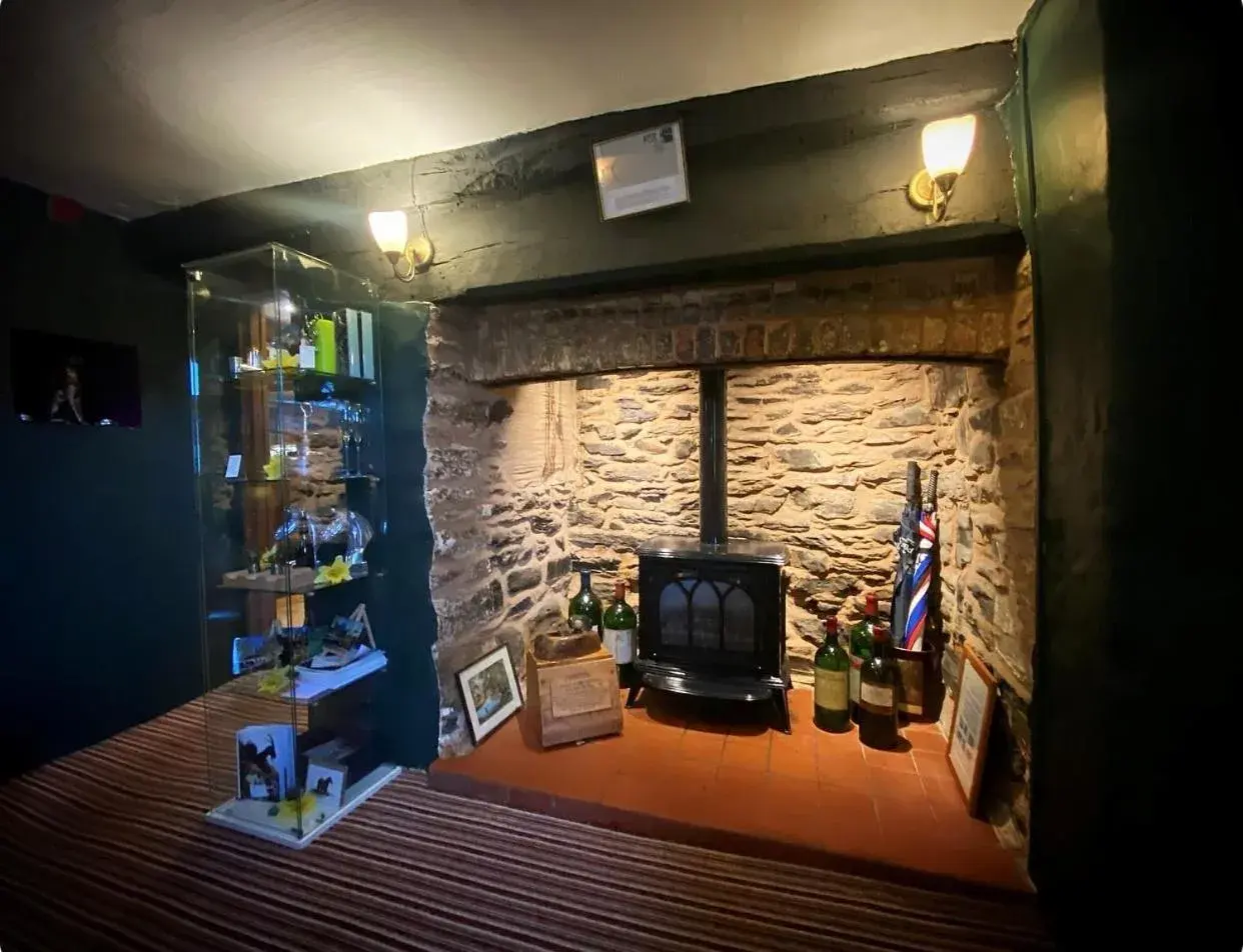 Lounge or bar in Tarr Farm Inn