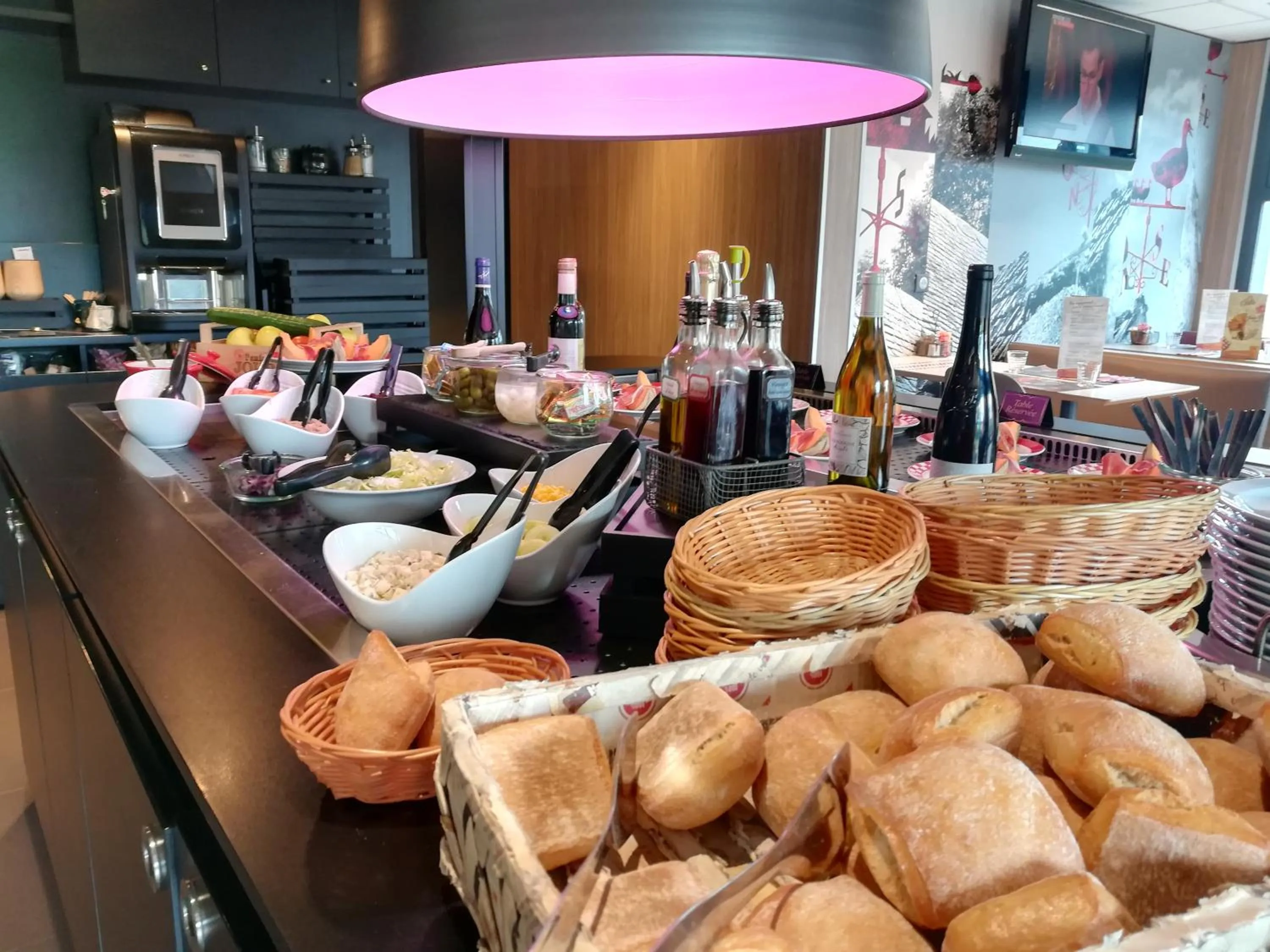 Restaurant/places to eat in Kyriad Rouen Sud - Oissel