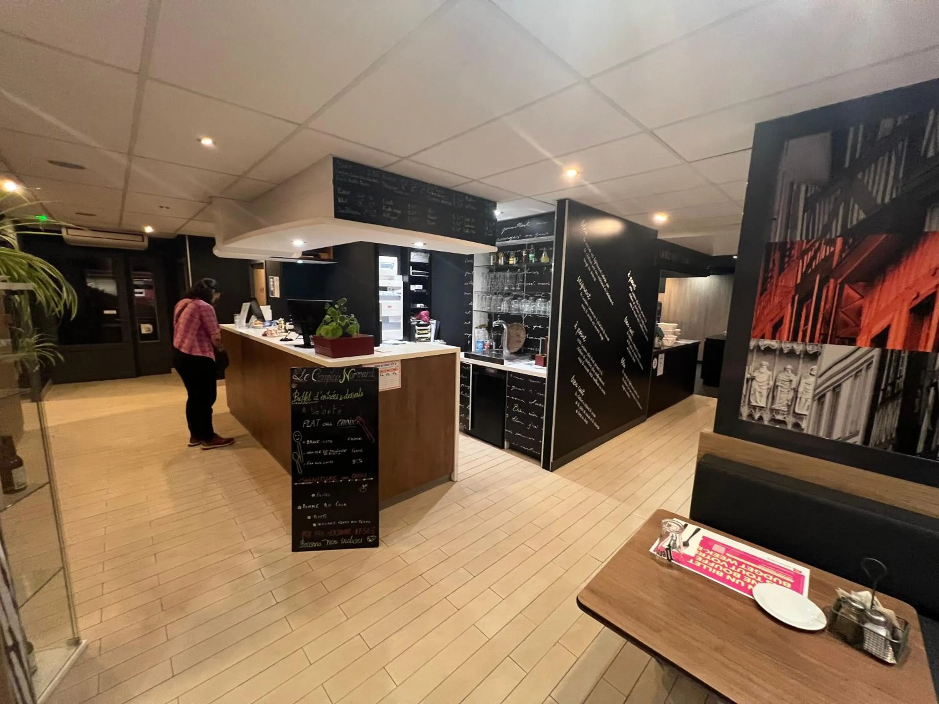 Lobby or reception in Kyriad Rouen Sud - Oissel